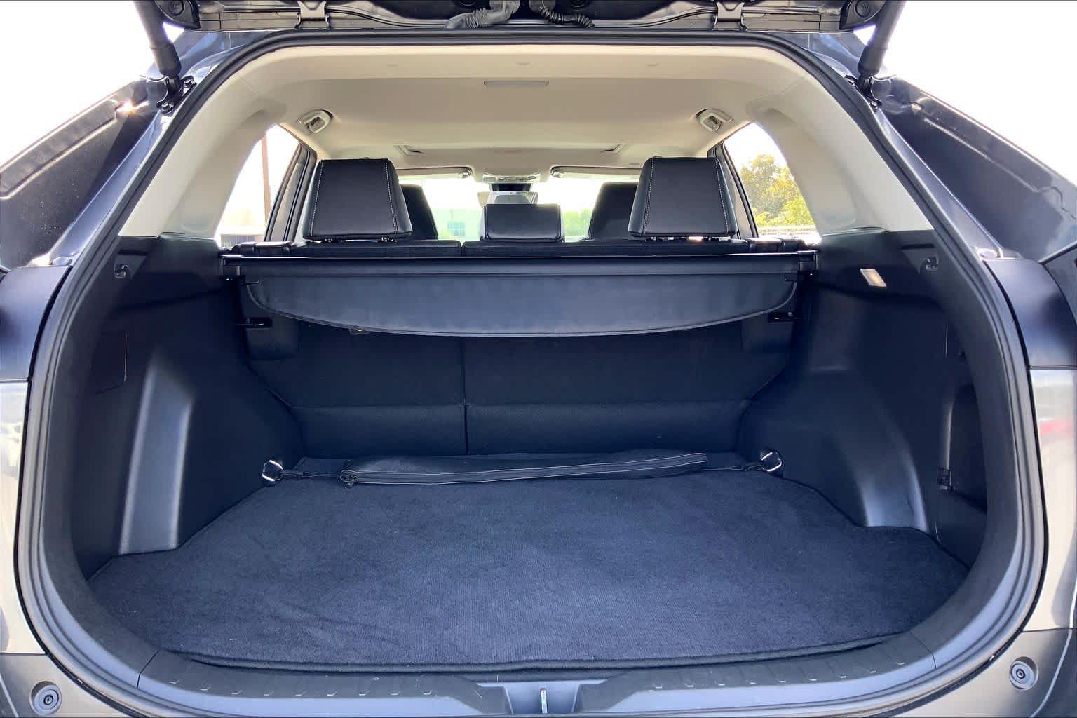 2025 Toyota RAV4 photo 34 of 36
