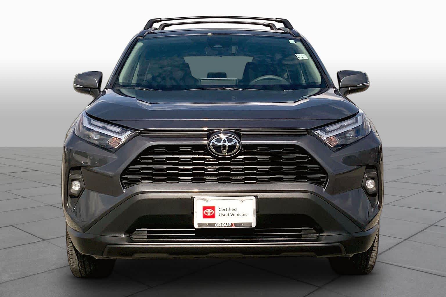 2025 Toyota RAV4 photo 4 of 36