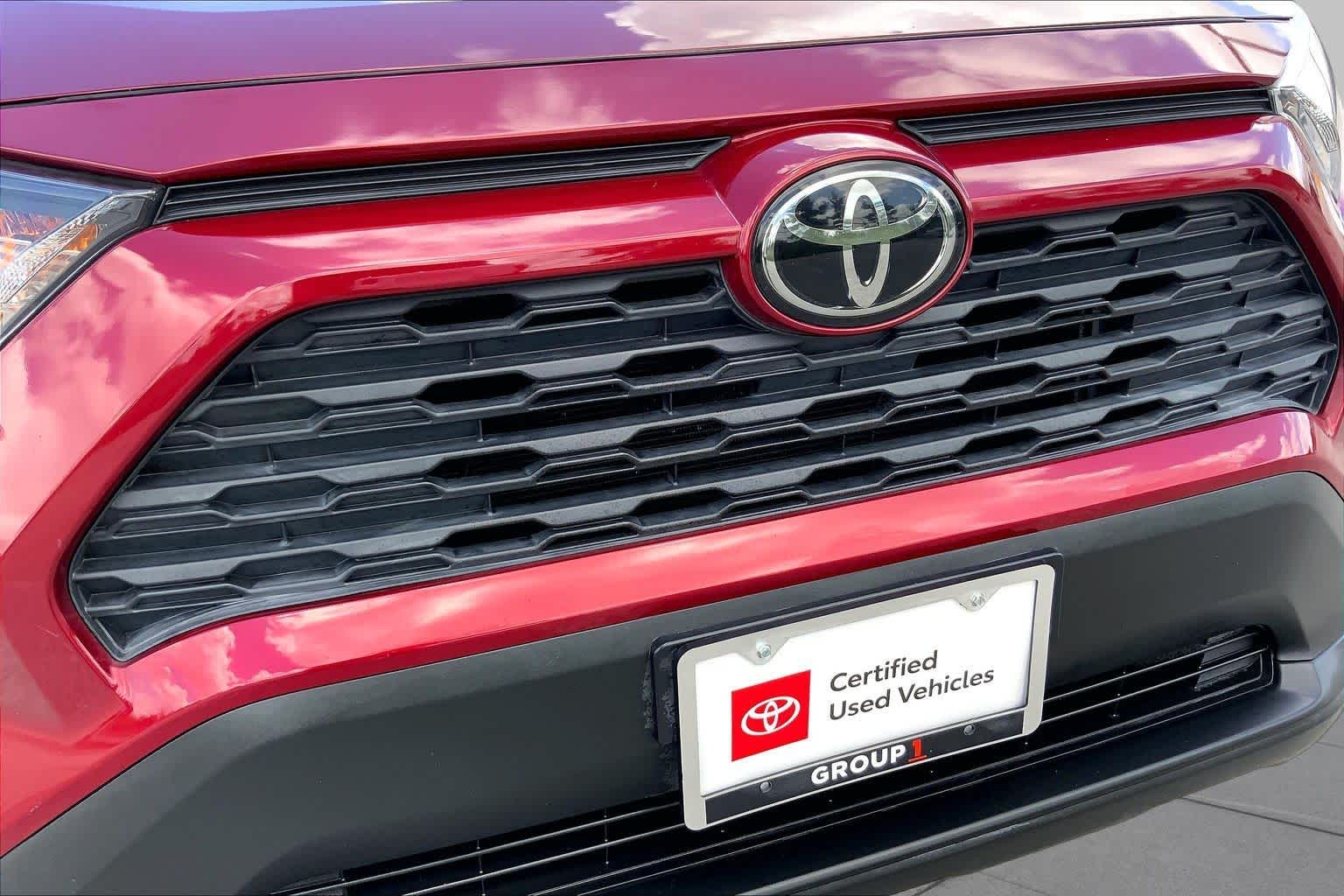 2021 Toyota RAV4 LE Ruby Flare Pearl at Group 1 Toyota Southwest