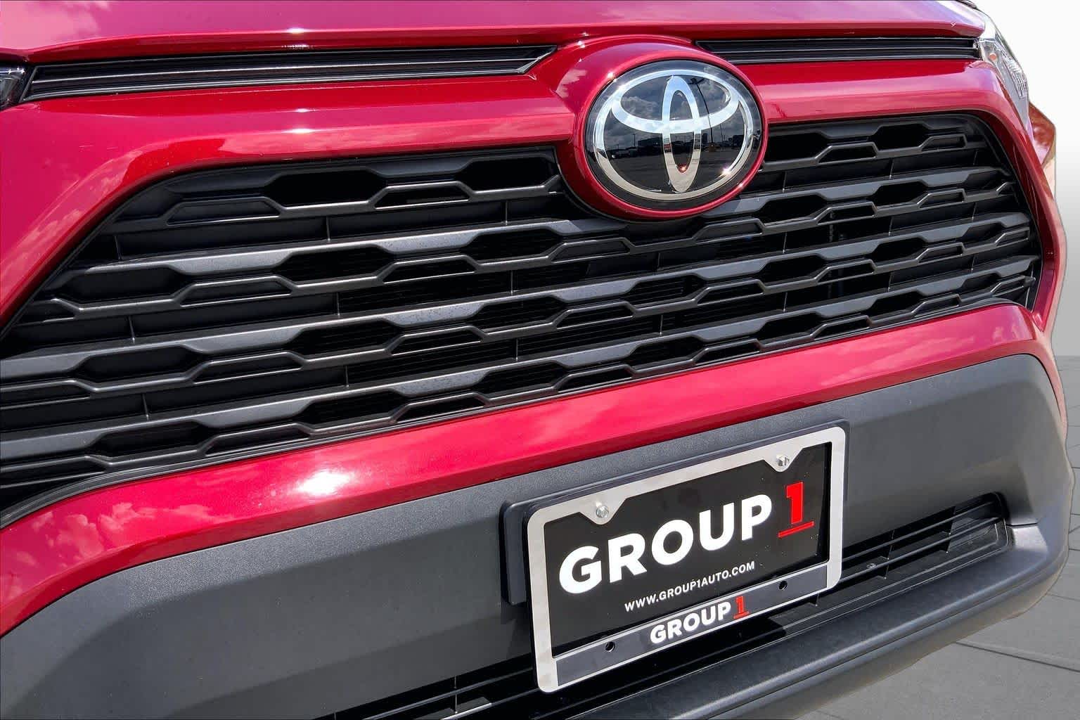 2021 Toyota RAV4 LE Ruby Flare Pearl at Group 1 Toyota Southwest