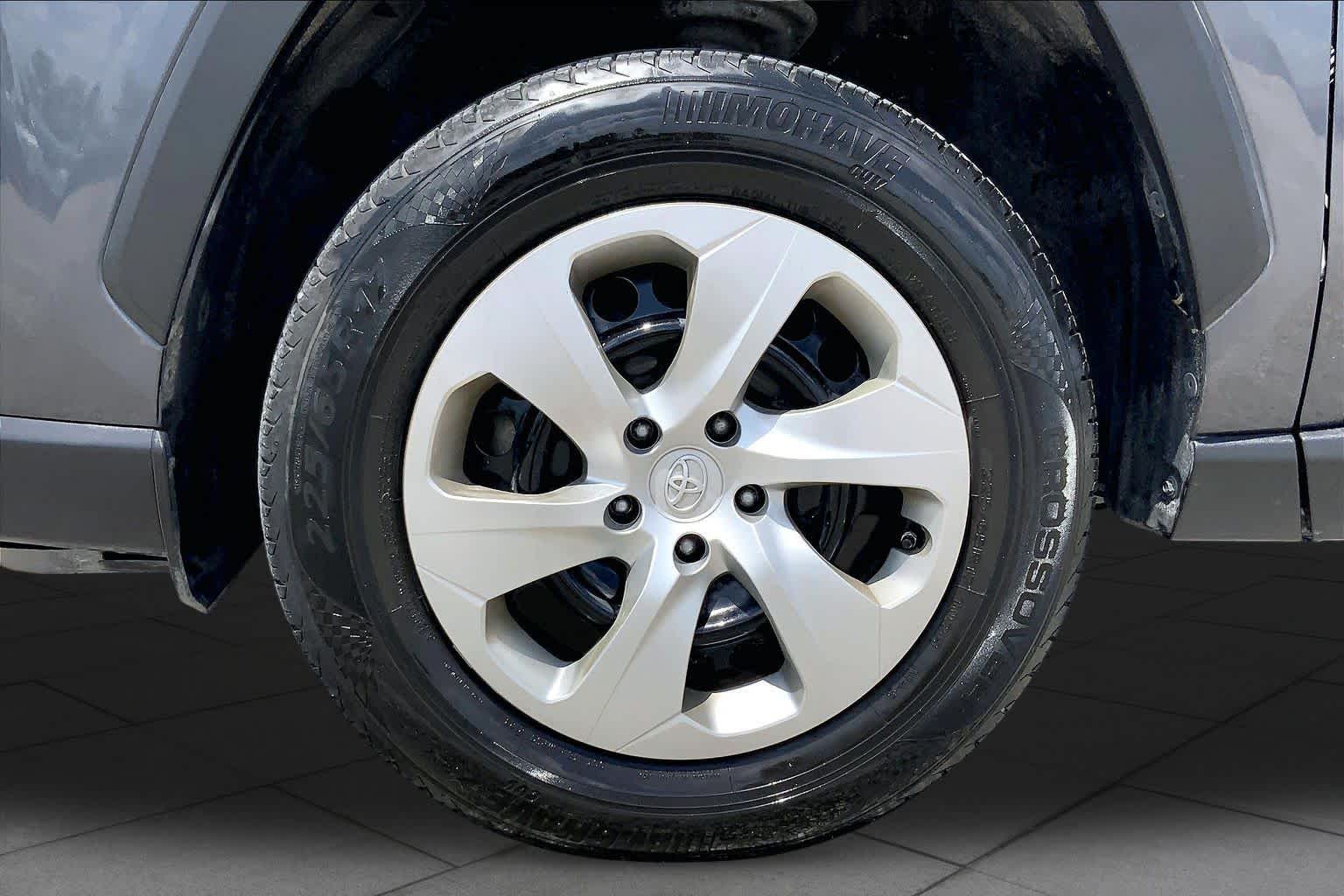 2020 Toyota RAV4 LE Magnetic Gray Metallic at AutoNation USA Houston