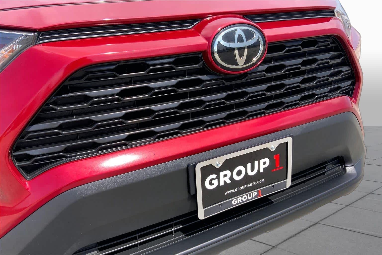 2021 Toyota RAV4 LE Ruby Flare Pearl at Group 1 Toyota Southwest