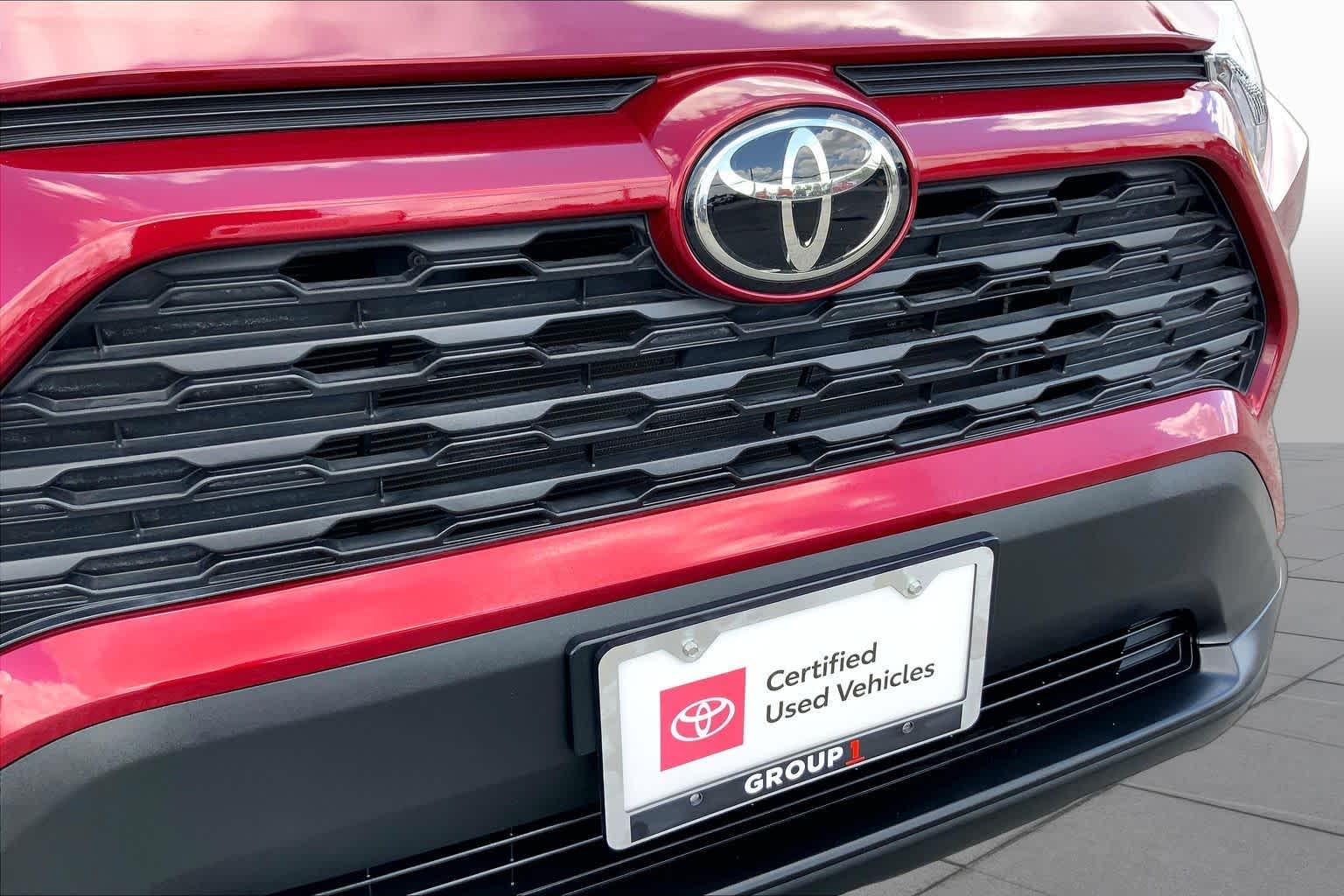 2022 Toyota RAV4 LE Ruby Flare Pearl at Group 1 Toyota Southwest