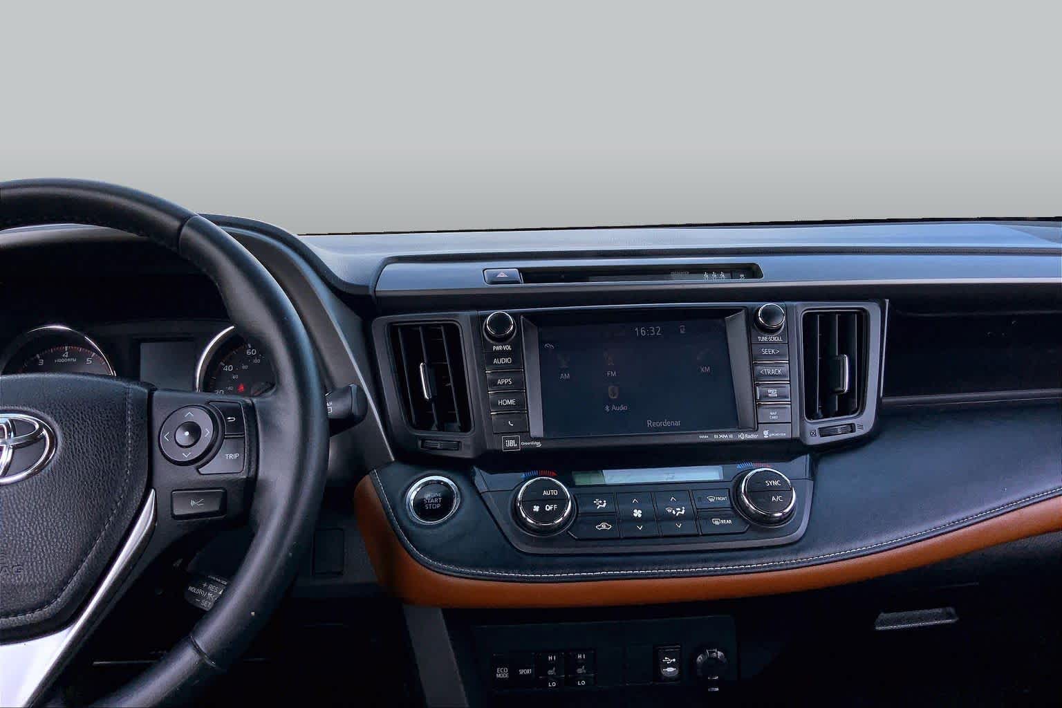 2018 Toyota RAV4 SE Super White at Turner Chevrolet