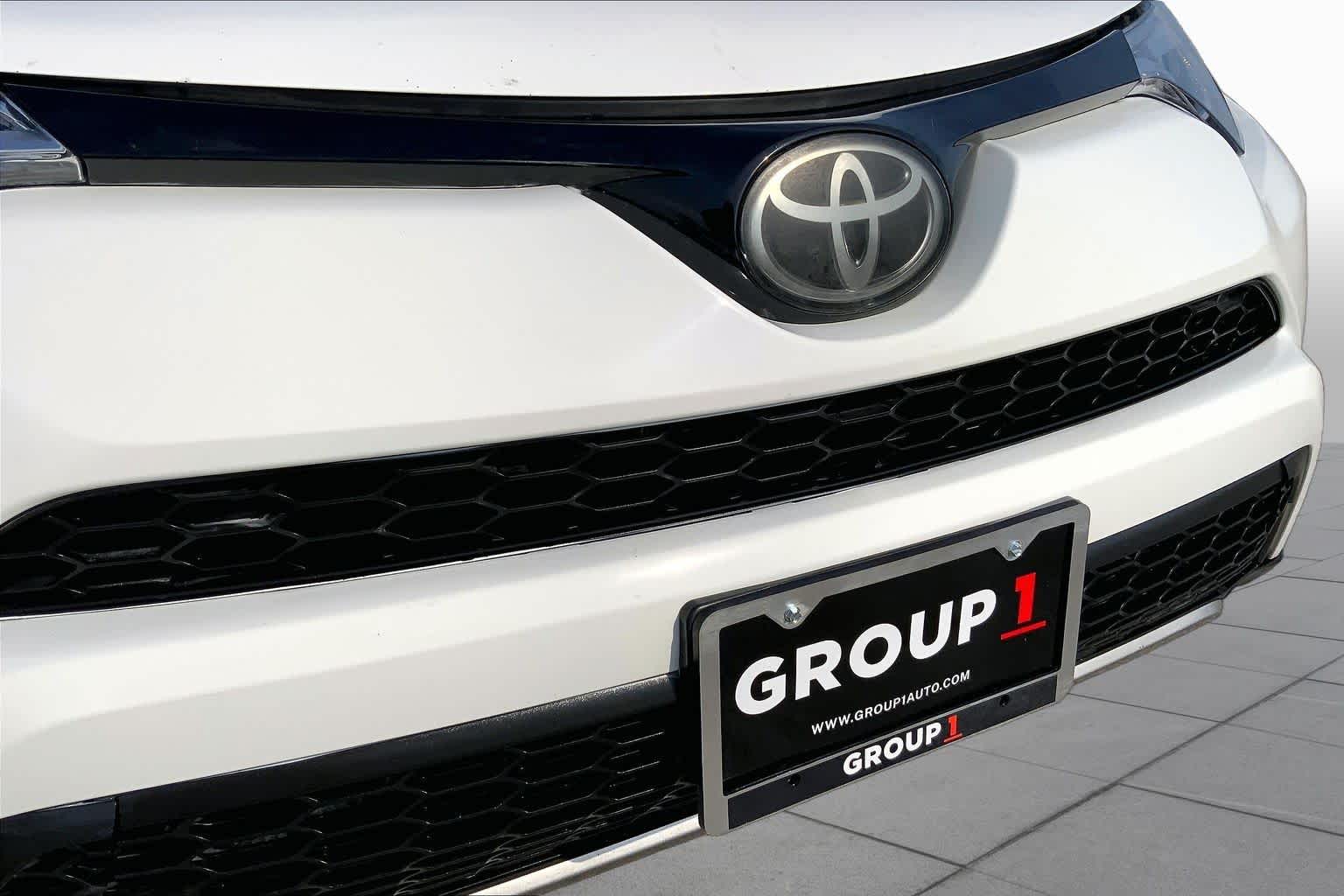 2018 Toyota RAV4 SE Super White at Turner Chevrolet