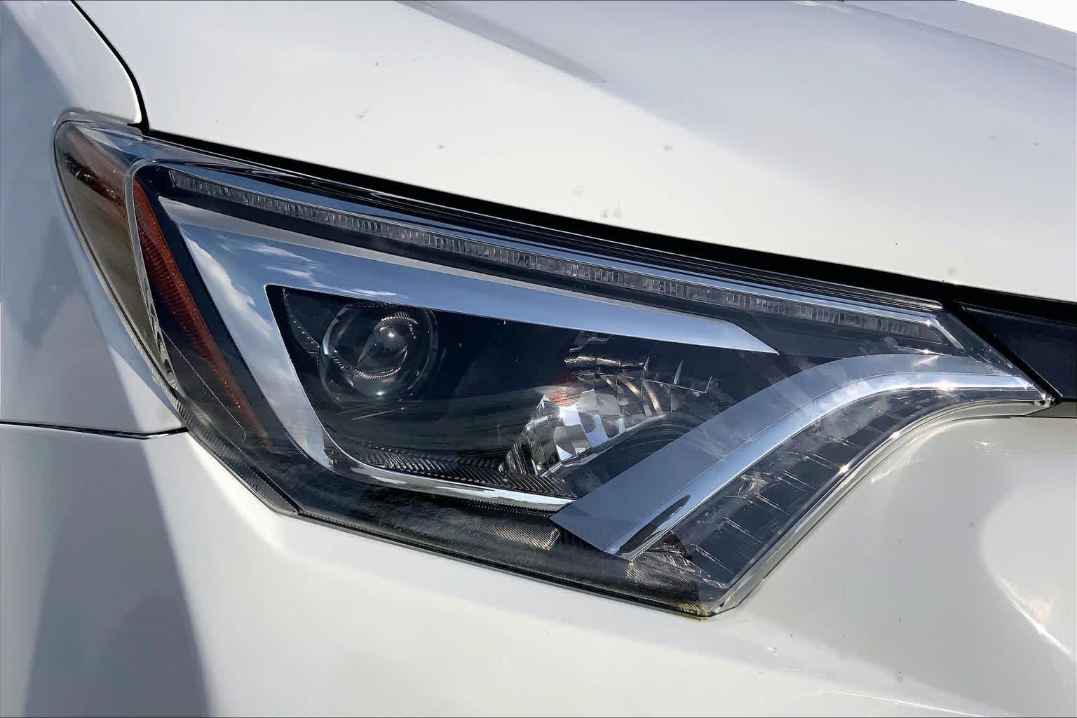 2018 Toyota RAV4 SE Super White at Turner Chevrolet