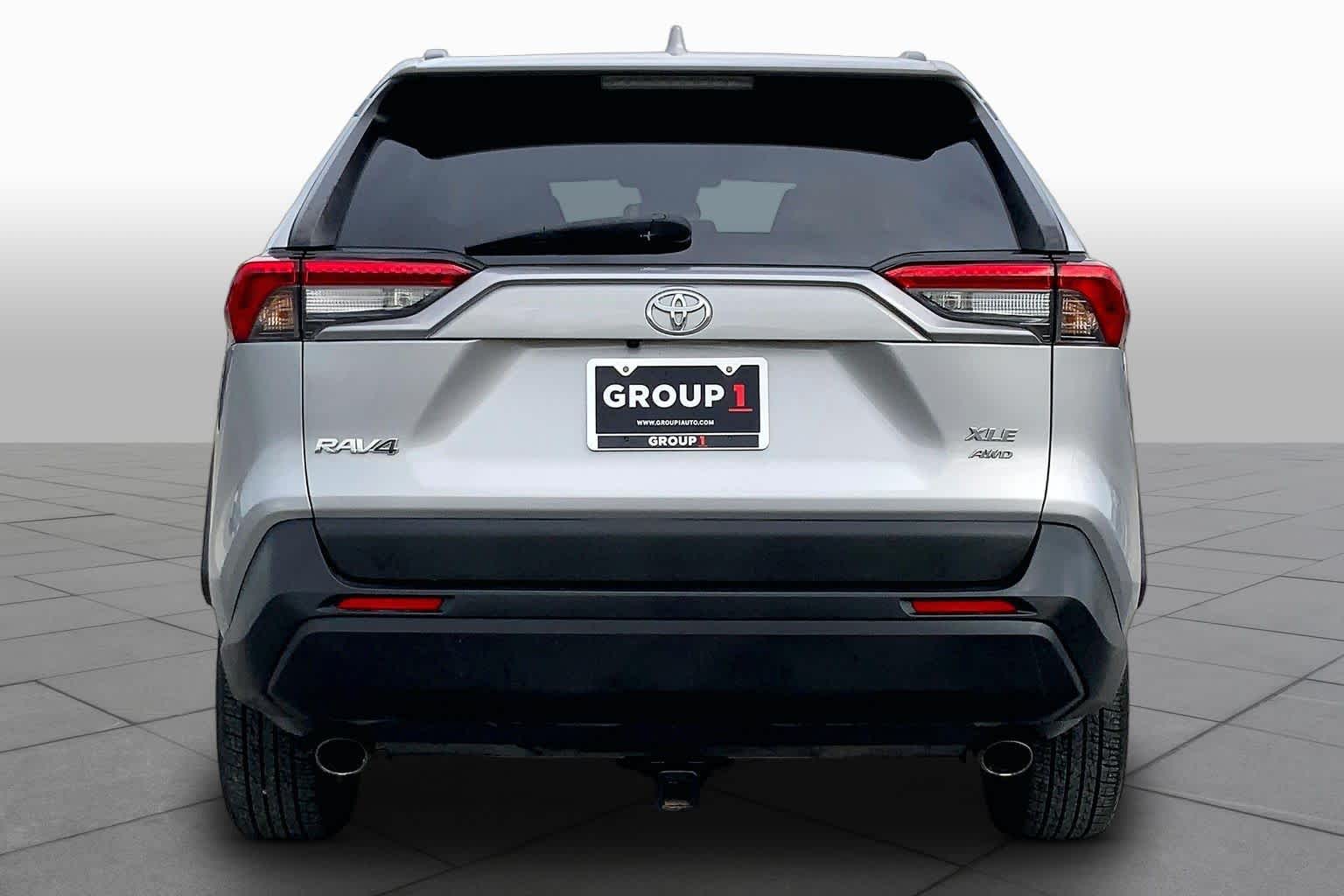 2021 Toyota RAV4 photo 5 of 36