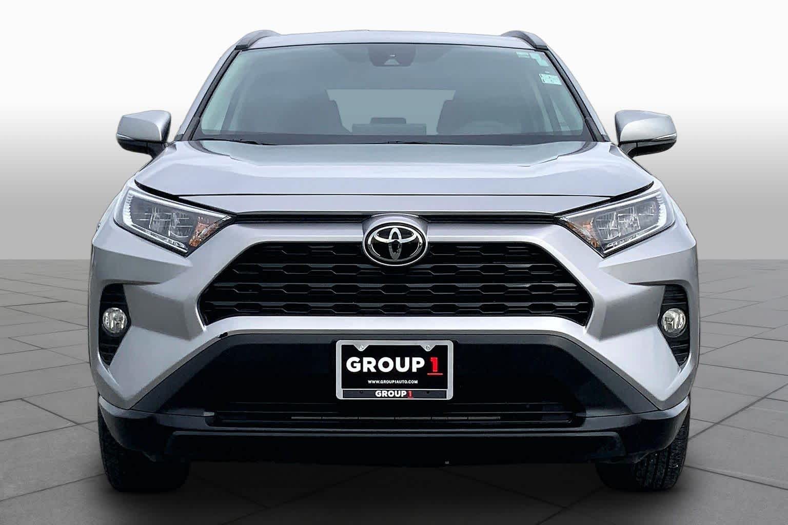 2021 Toyota RAV4 photo 4 of 36
