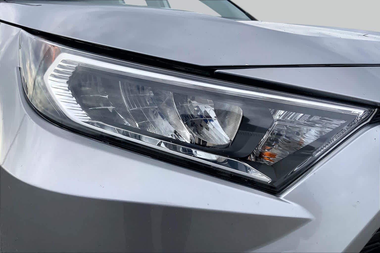 2021 Toyota RAV4 photo 27 of 36