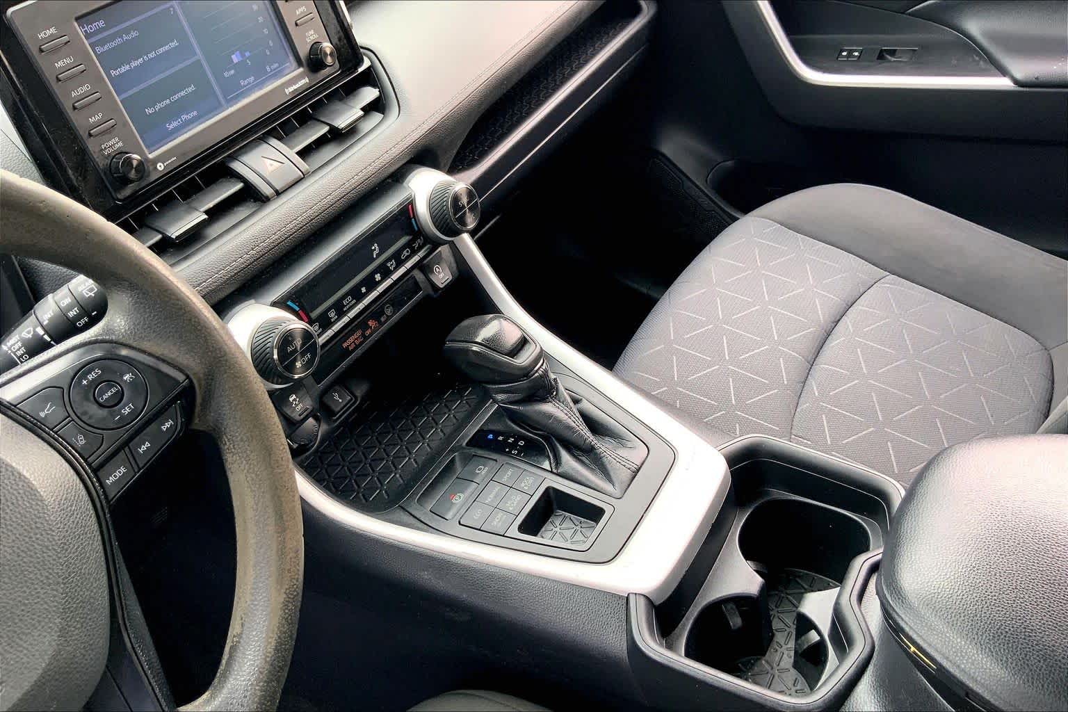 2021 Toyota RAV4 photo 16 of 36