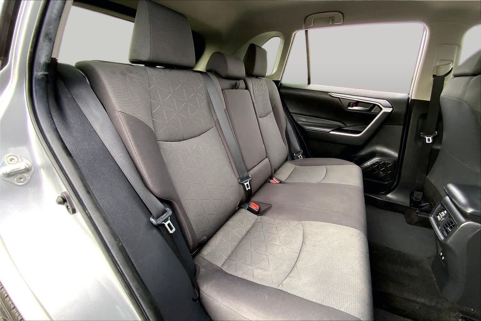 2021 Toyota RAV4 photo 19 of 36