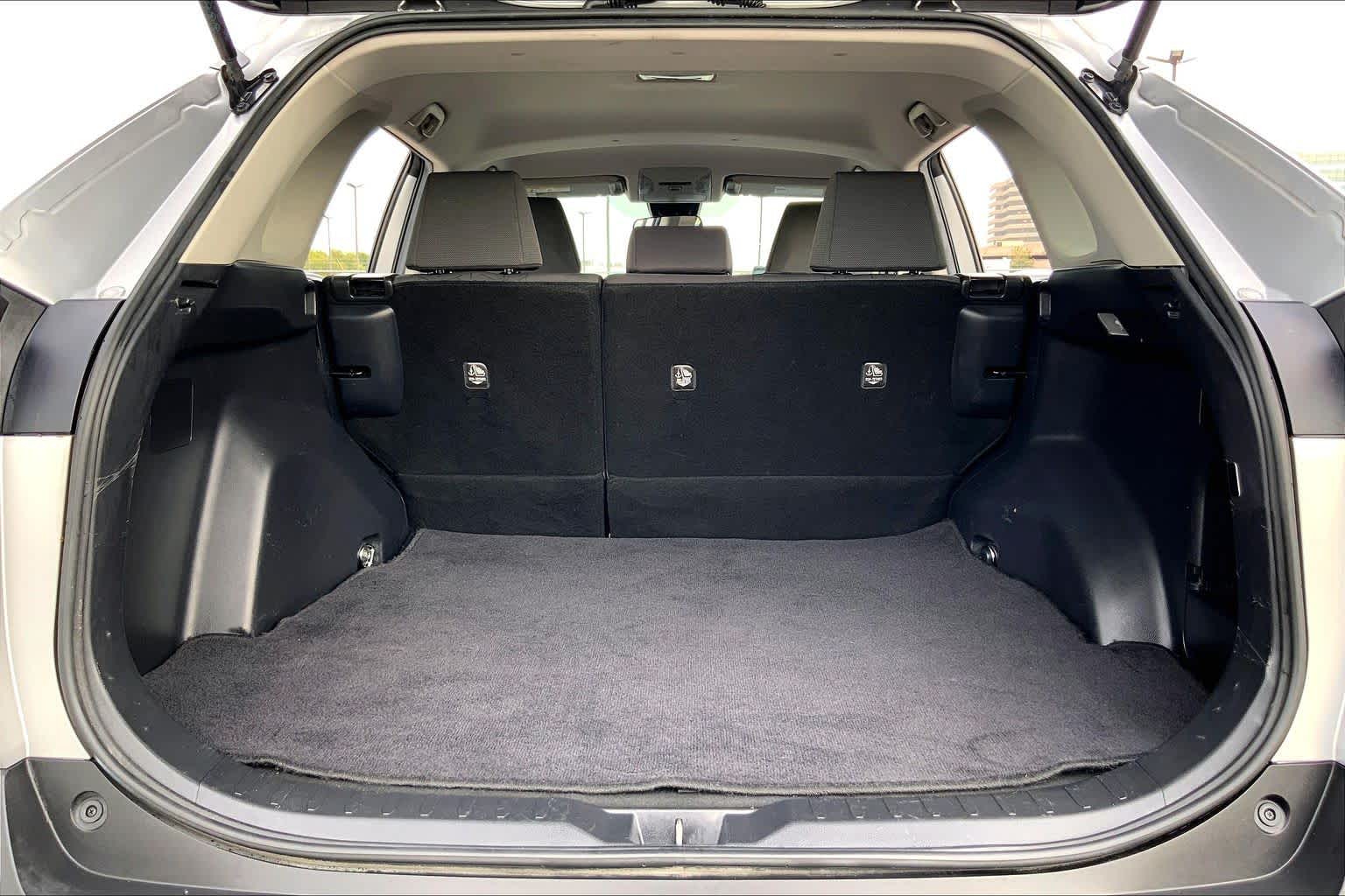 2021 Toyota RAV4 photo 34 of 36