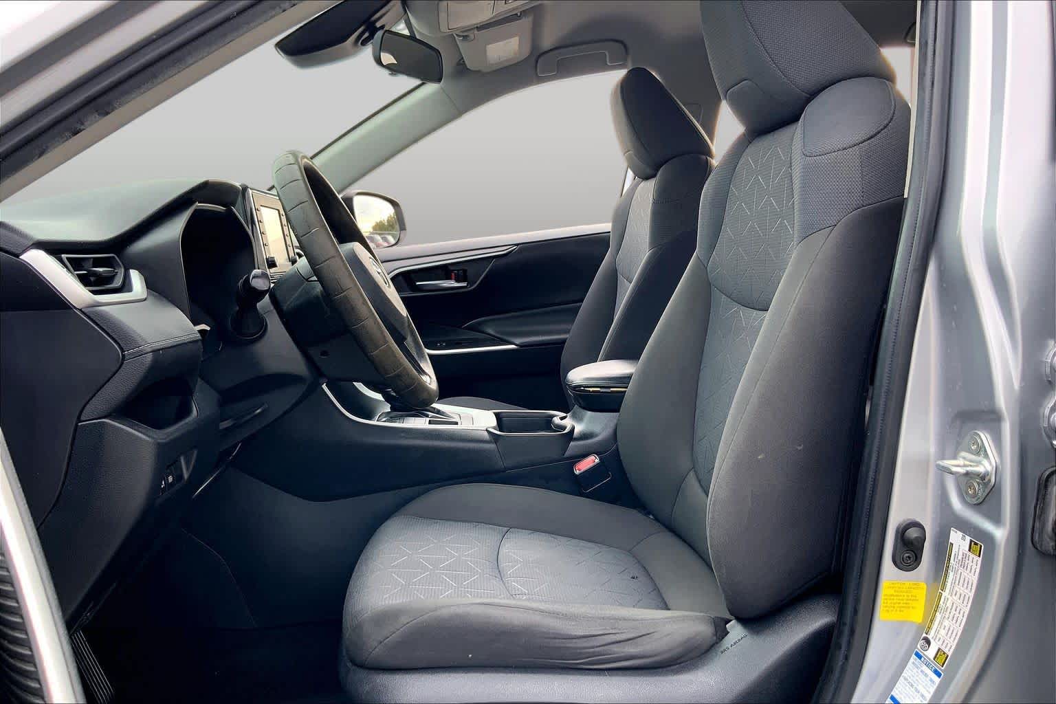 2021 Toyota RAV4 photo 8 of 36