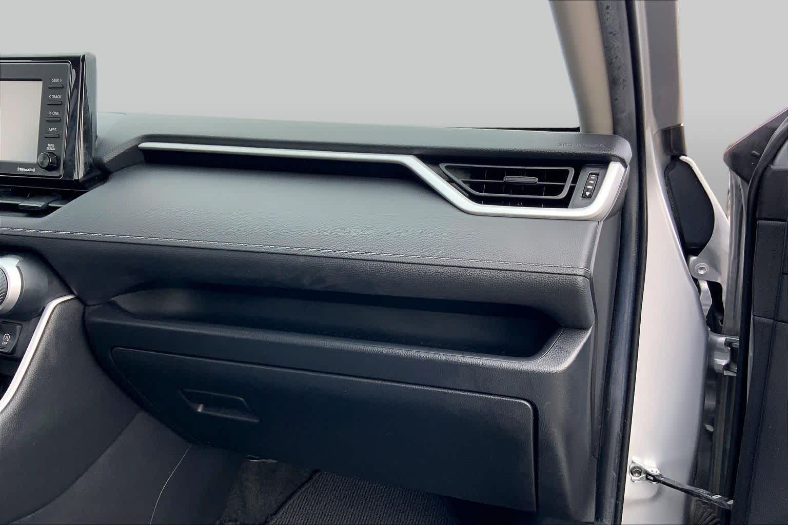 2021 Toyota RAV4 photo 18 of 36