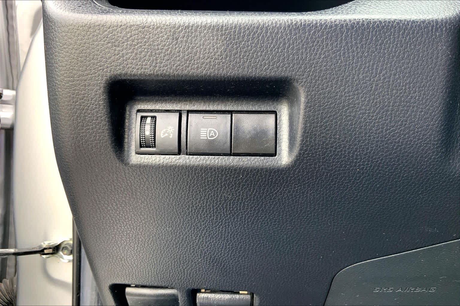 2021 Toyota RAV4 photo 33 of 36