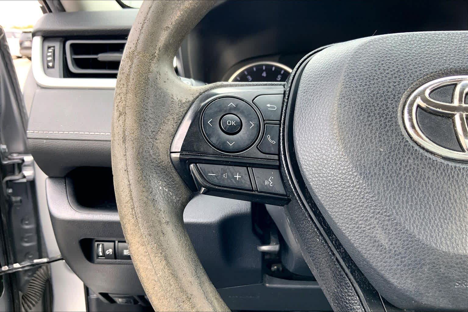 2021 Toyota RAV4 photo 23 of 36