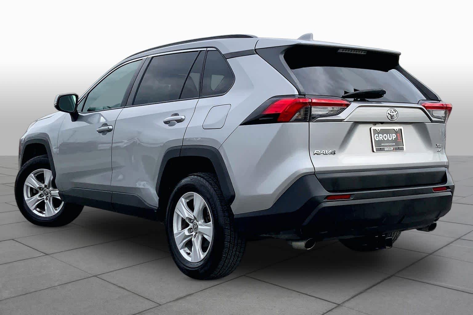 2021 Toyota RAV4 photo 12 of 36