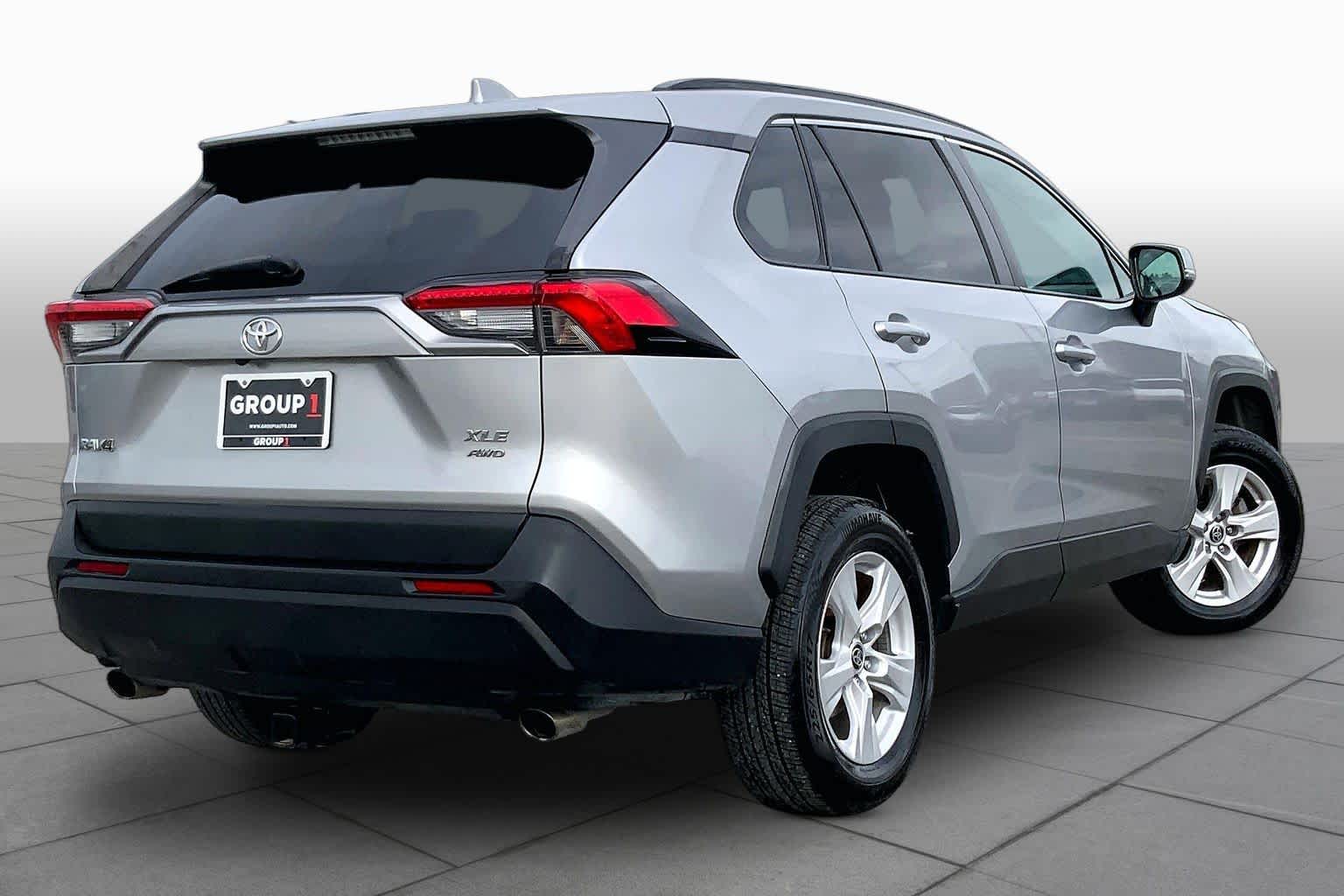 2021 Toyota RAV4 photo 13 of 36
