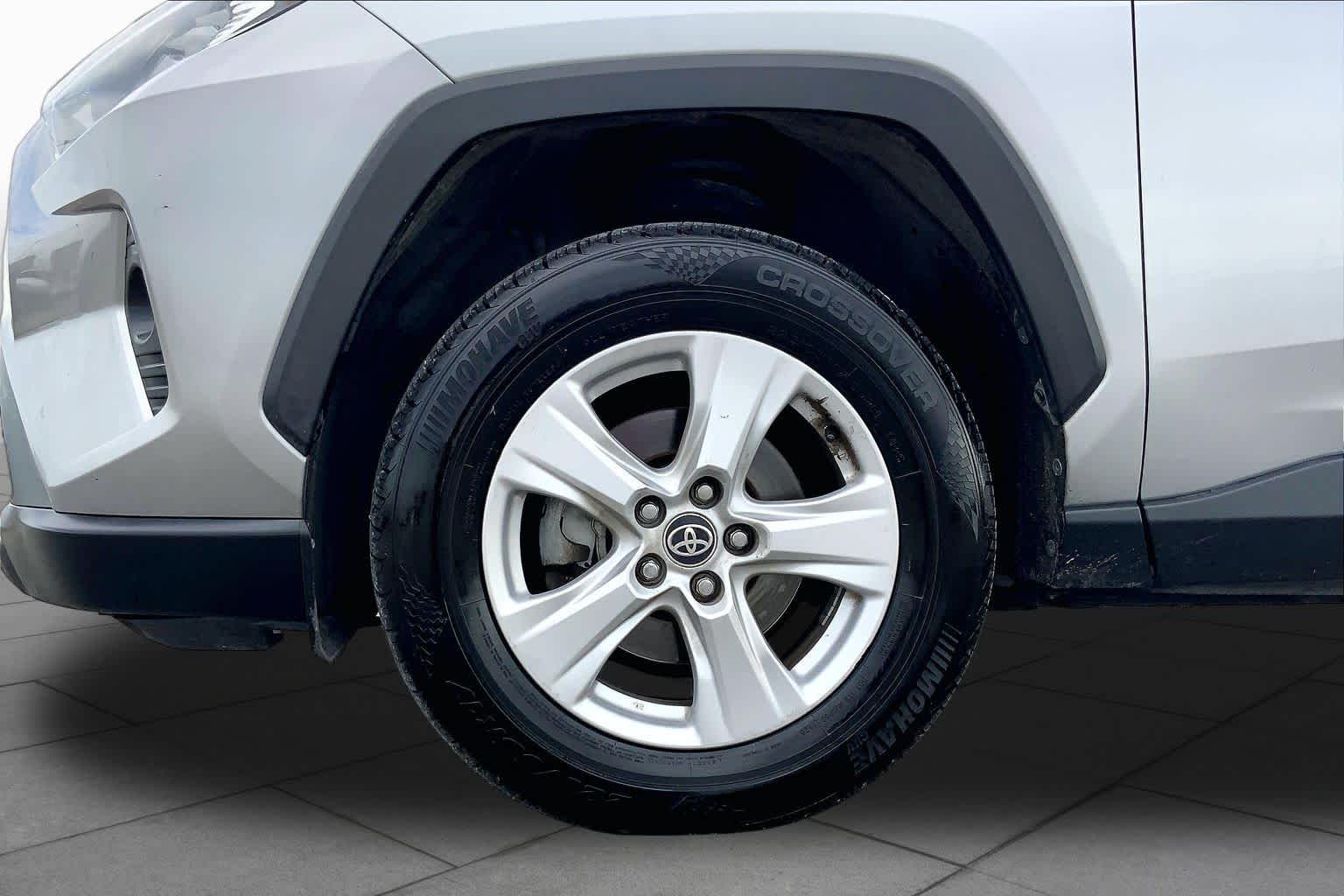 2021 Toyota RAV4 photo 11 of 36