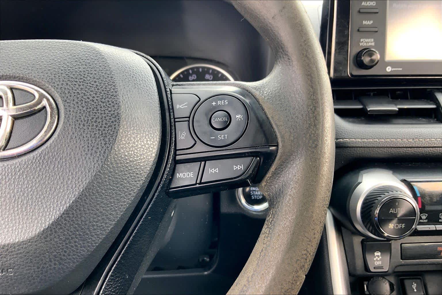 2021 Toyota RAV4 photo 24 of 36
