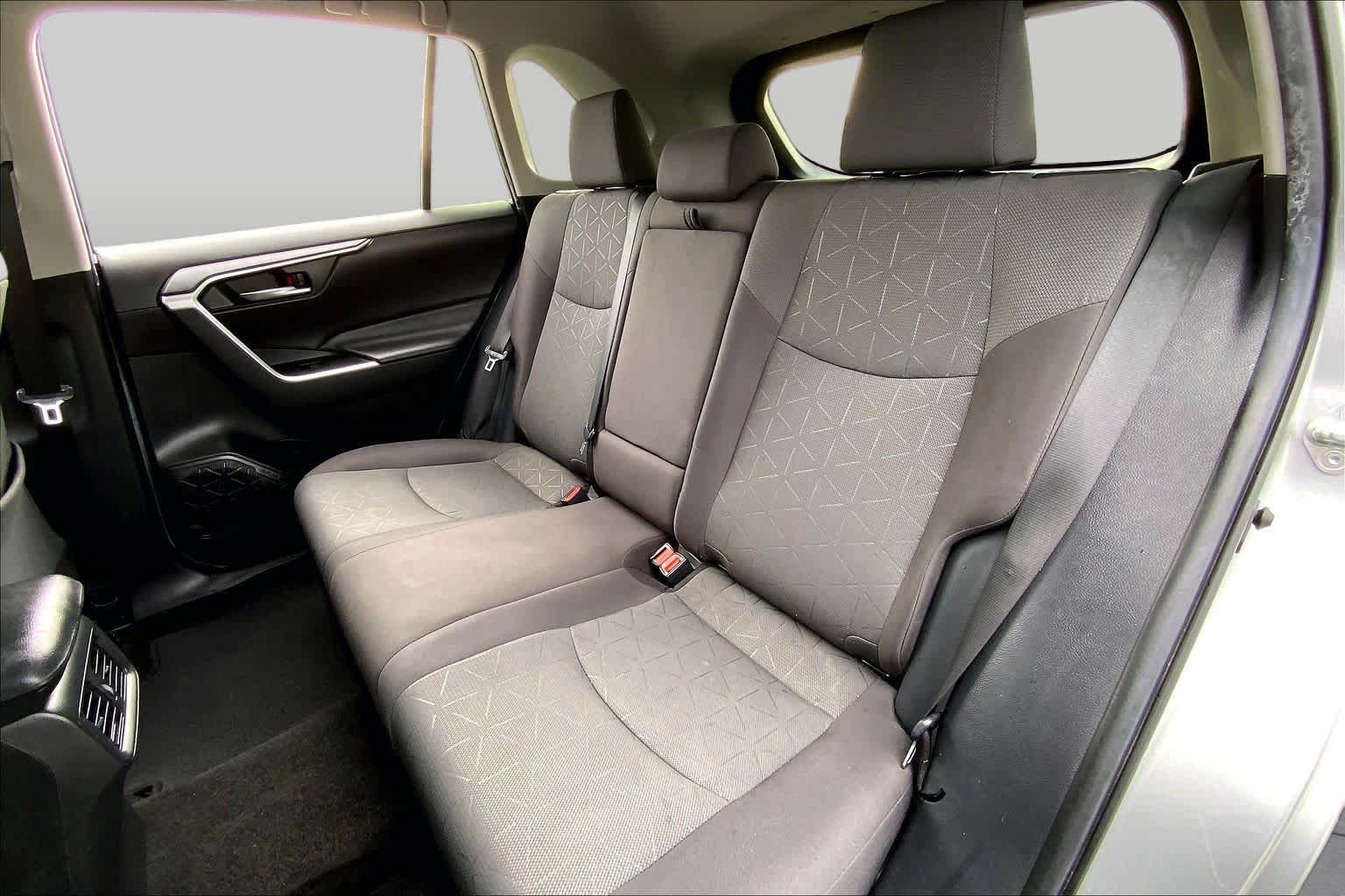 2021 Toyota RAV4 photo 20 of 36