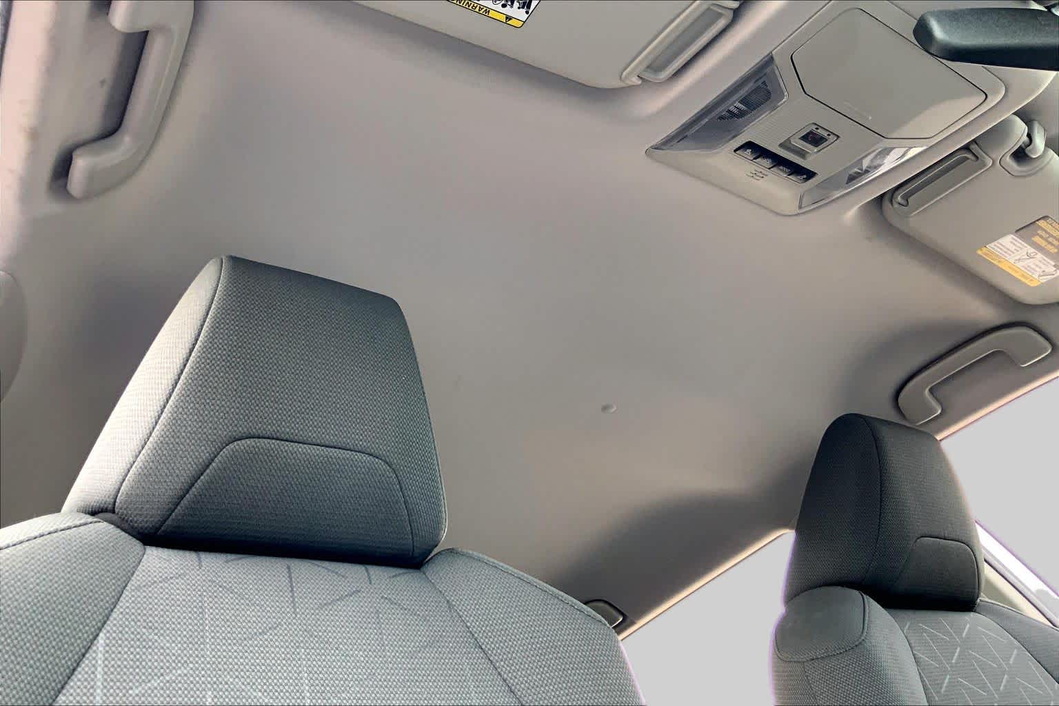 2021 Toyota RAV4 photo 14 of 36