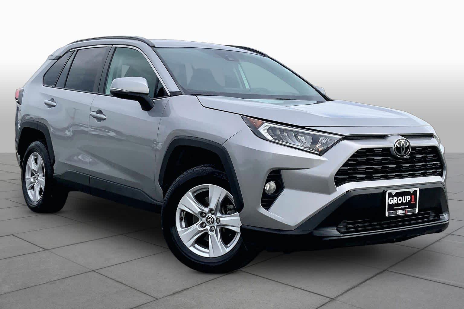 2021 Toyota RAV4 photo 3 of 36