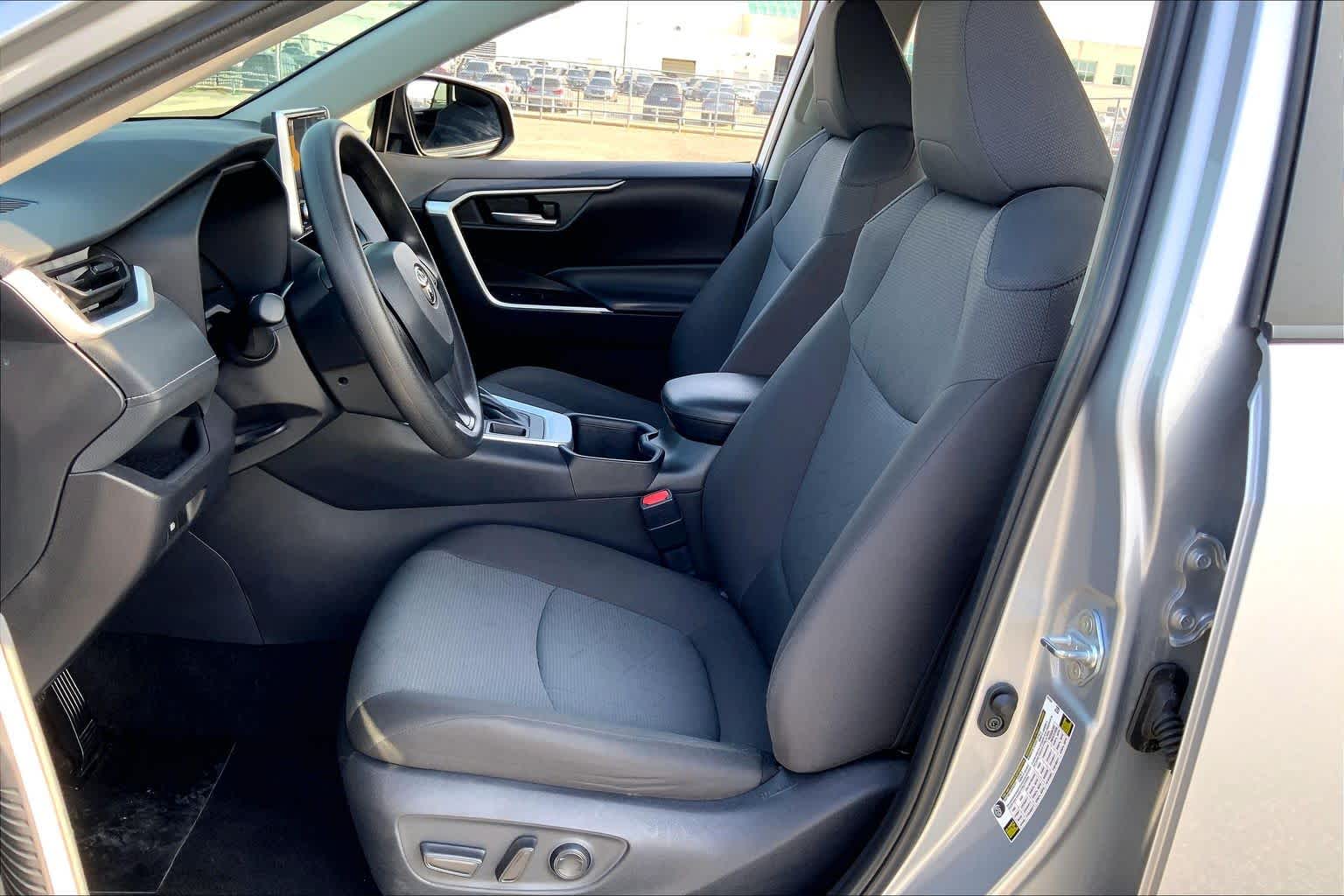 2025 Toyota RAV4 XLE - 7