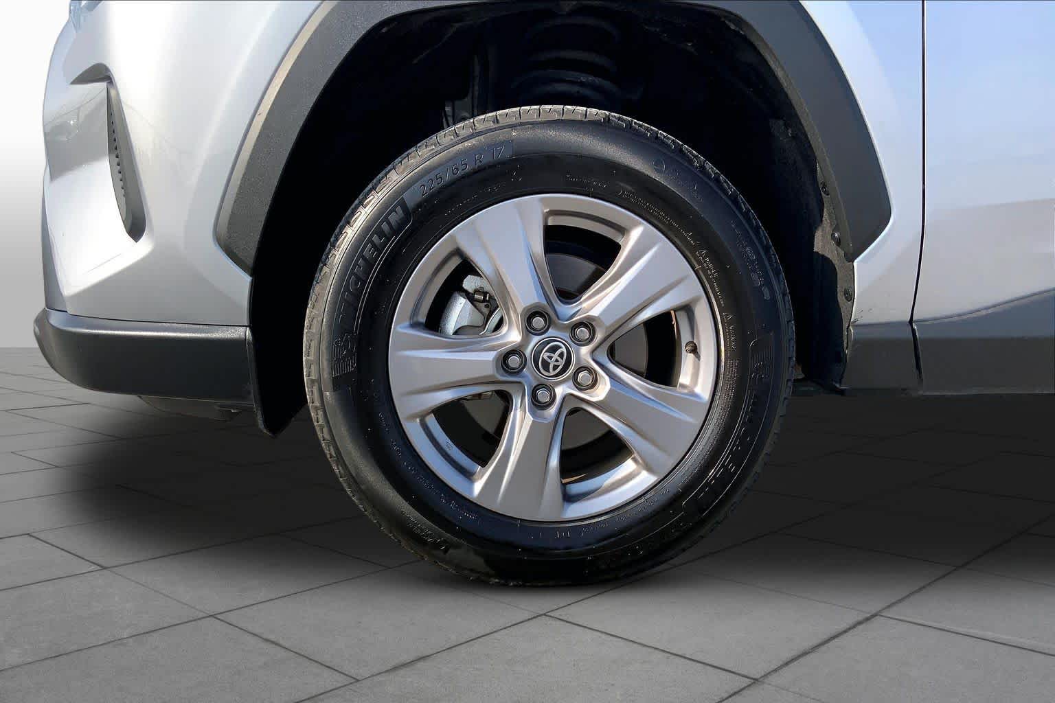 2025 Toyota RAV4 XLE - 10