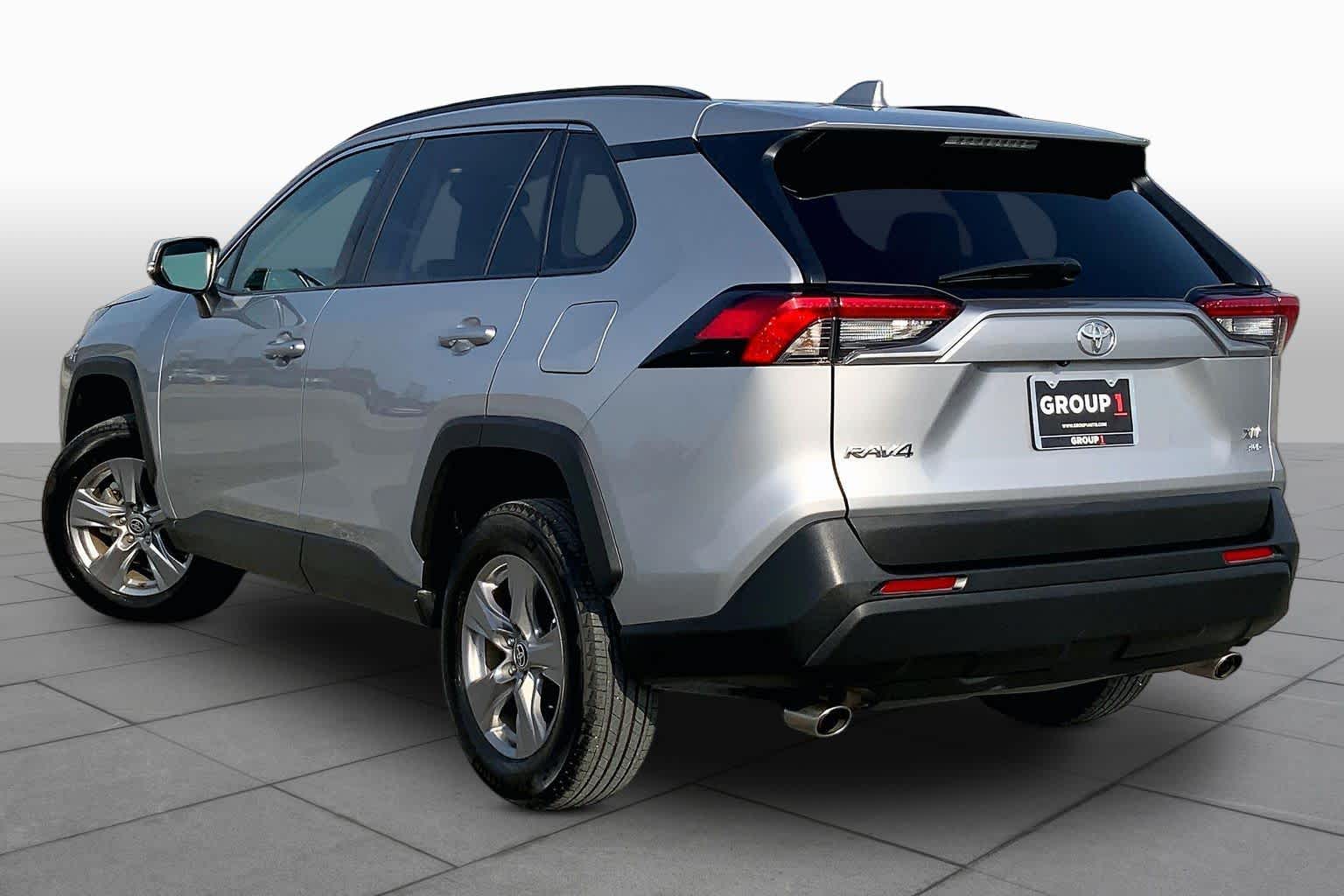 2025 Toyota RAV4 XLE - 11