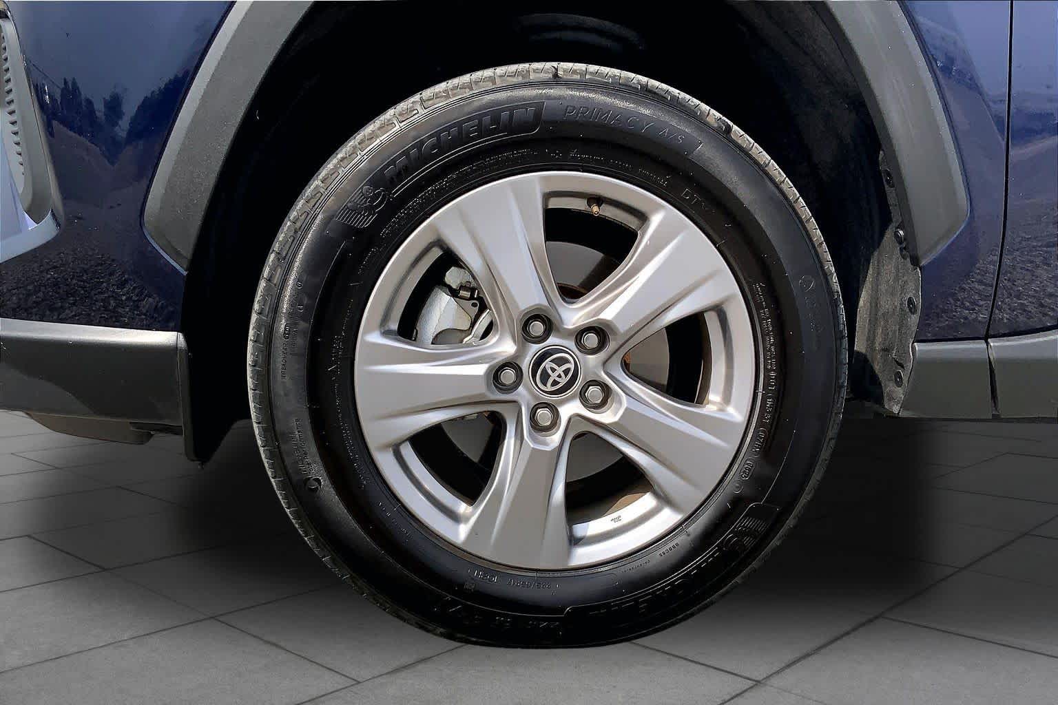 2025 Toyota RAV4 XLE - 10