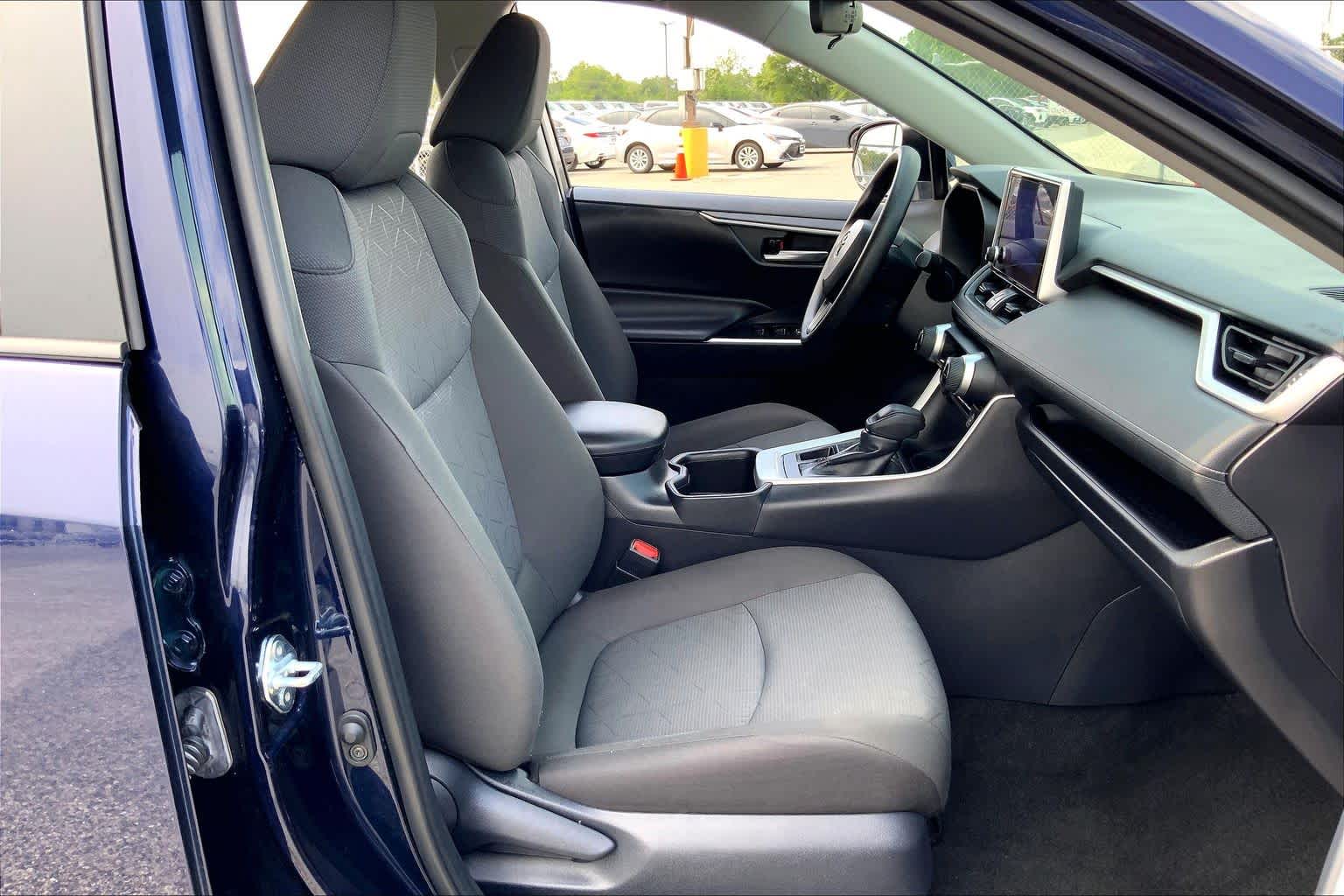 2025 Toyota RAV4 XLE - 8