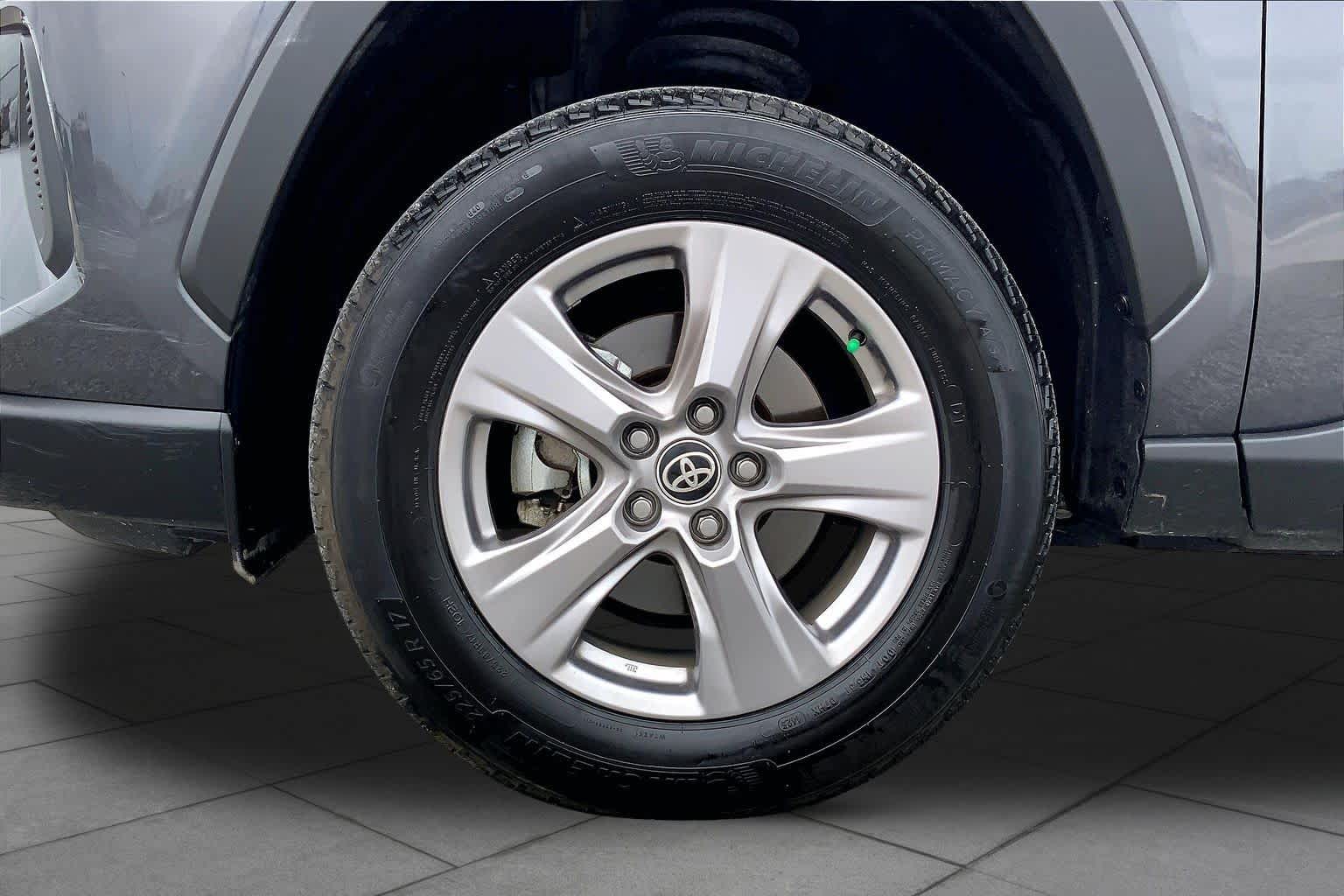 2025 Toyota RAV4 XLE - 10