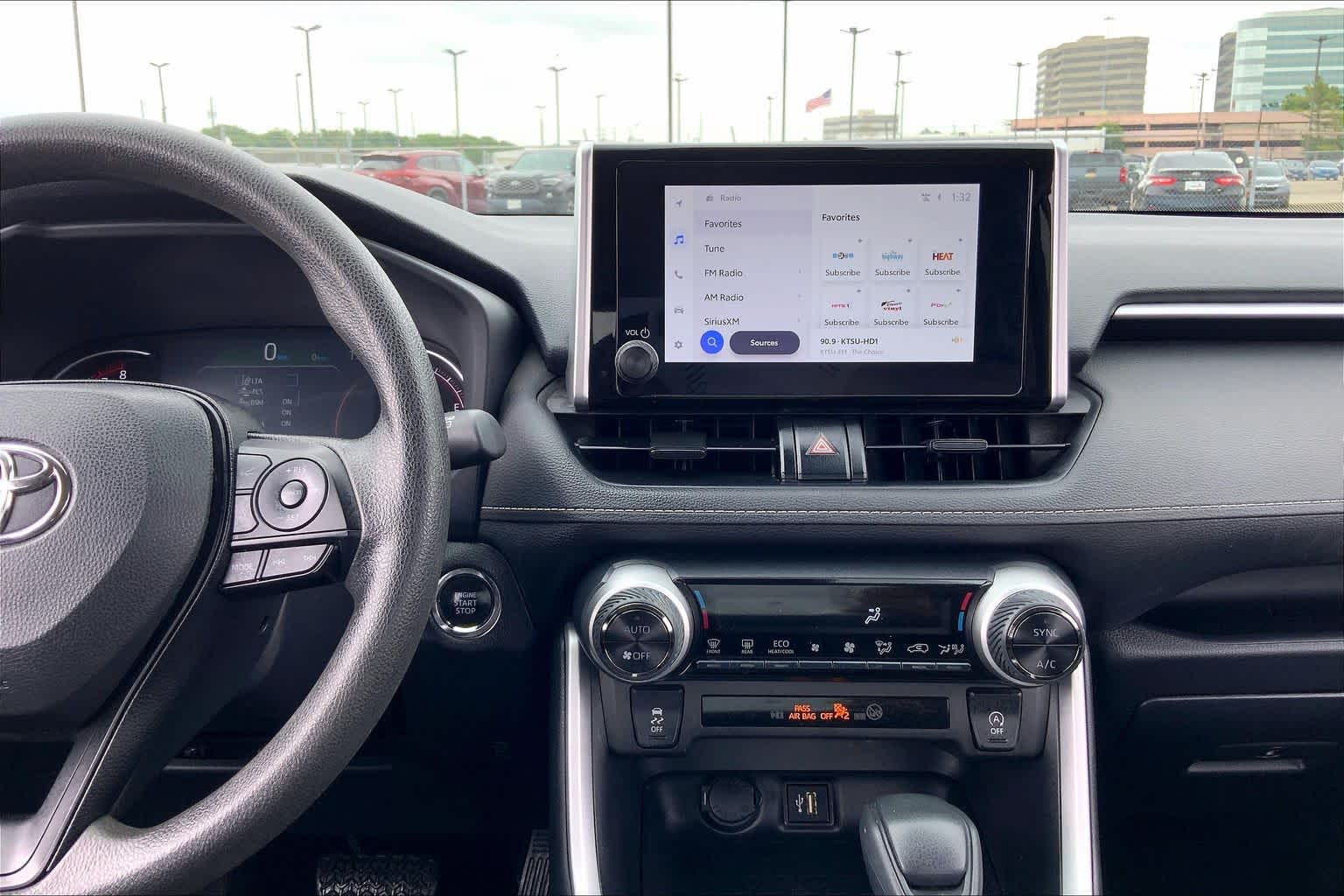 2025 Toyota RAV4 XLE - 6