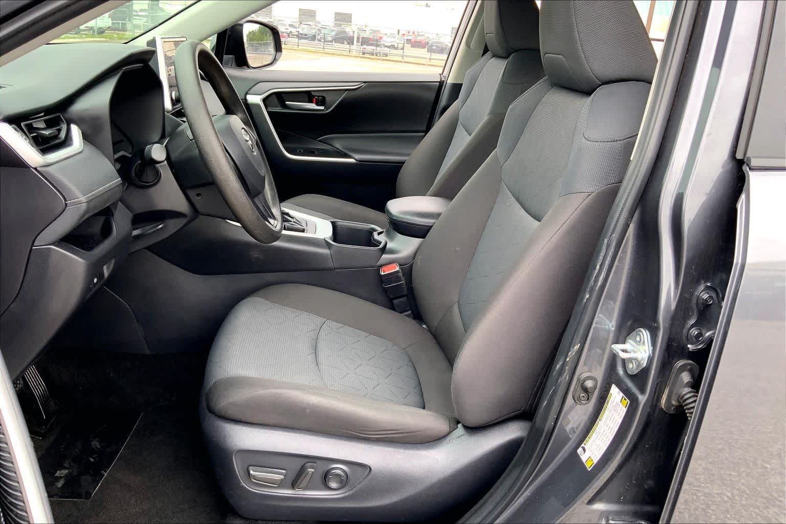 2025 Toyota RAV4 XLE - 7