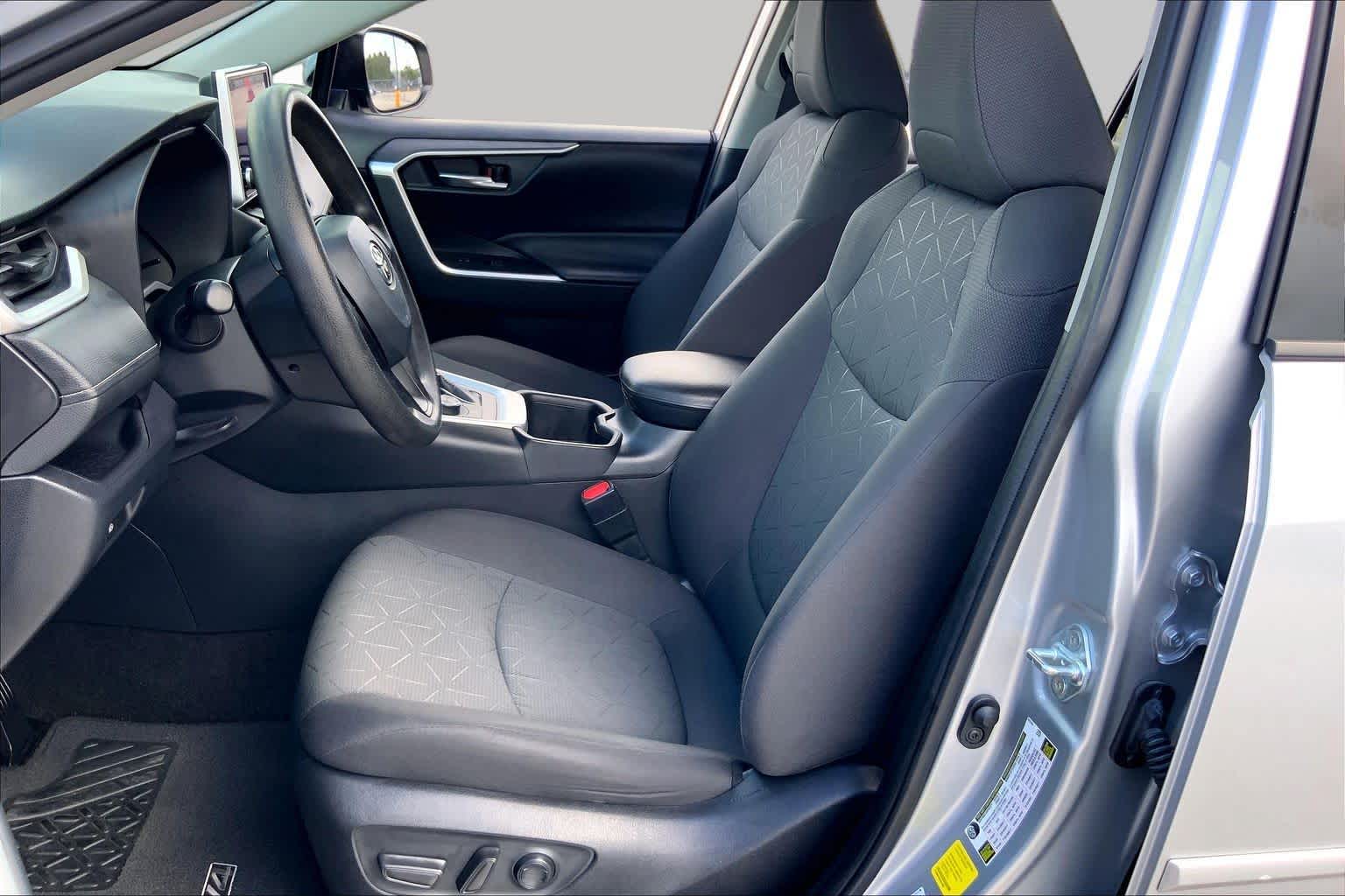2024 Toyota RAV4 photo 8 of 36