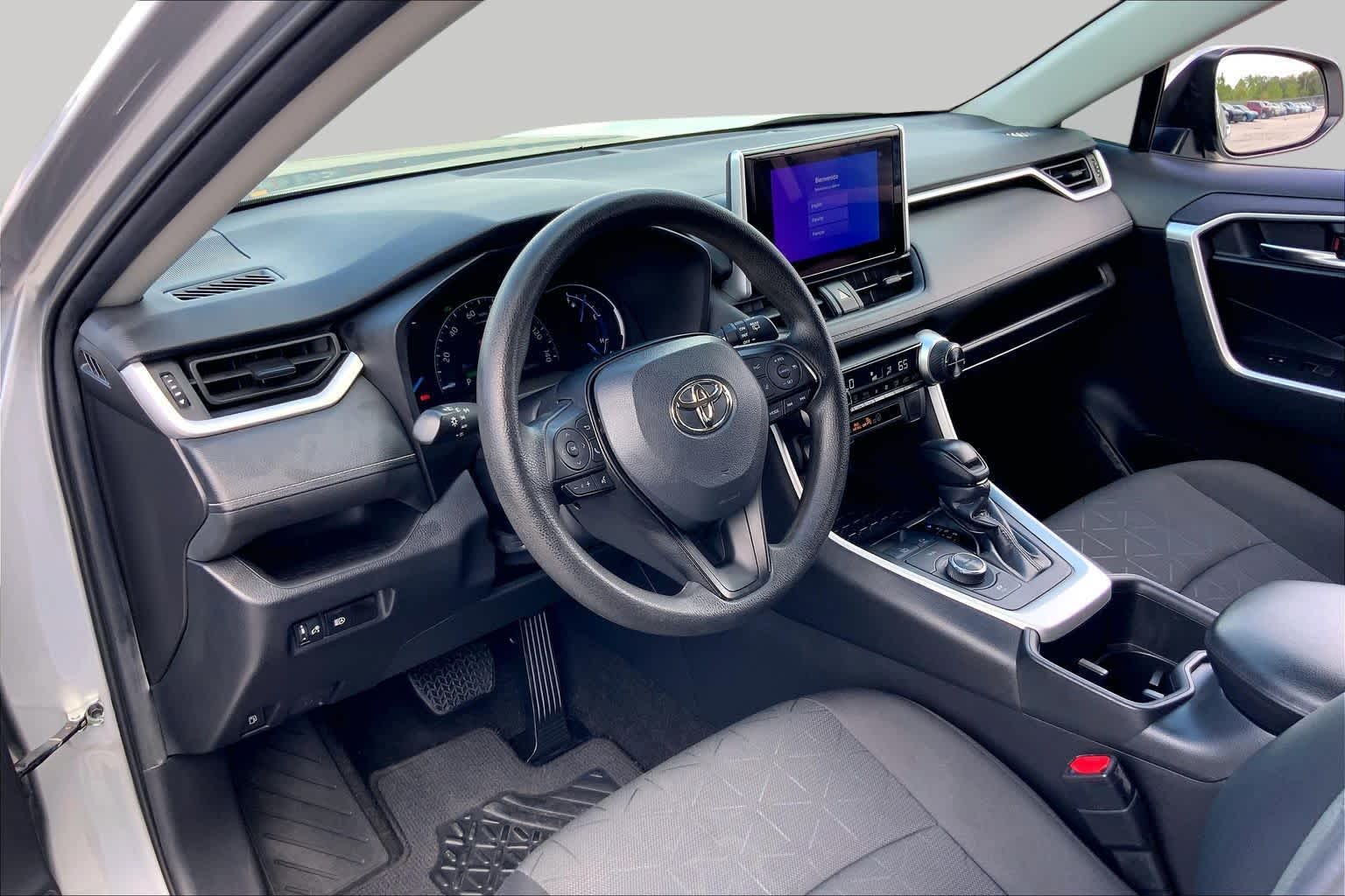 2024 Toyota RAV4 photo 17 of 36