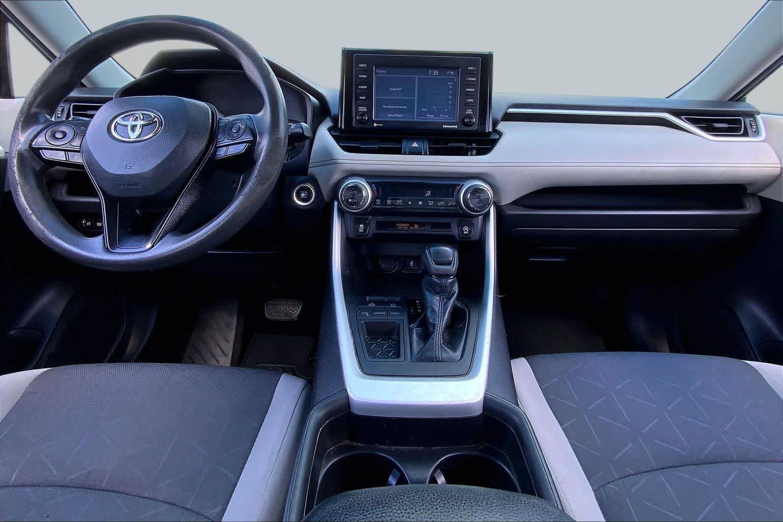 2021 Toyota RAV4 photo 15 of 36