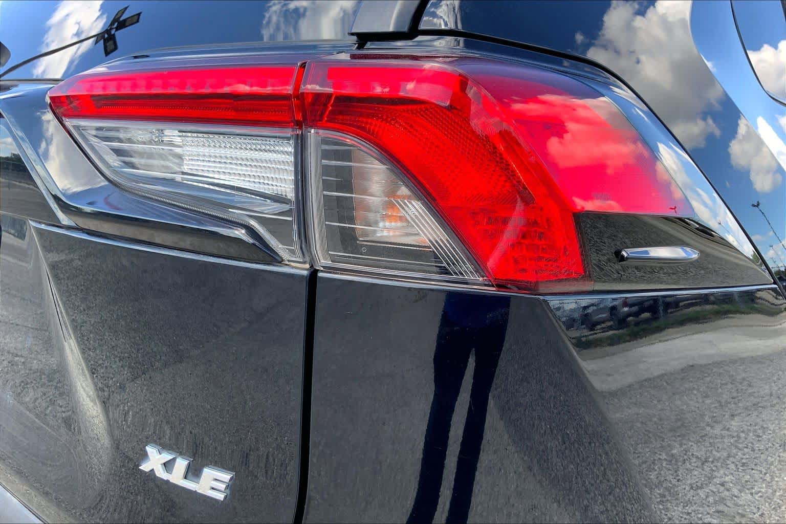 2021 Toyota RAV4 photo 10 of 36