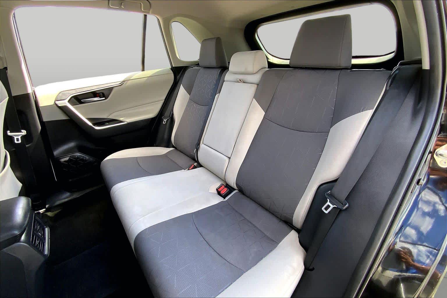 2021 Toyota RAV4 photo 20 of 36