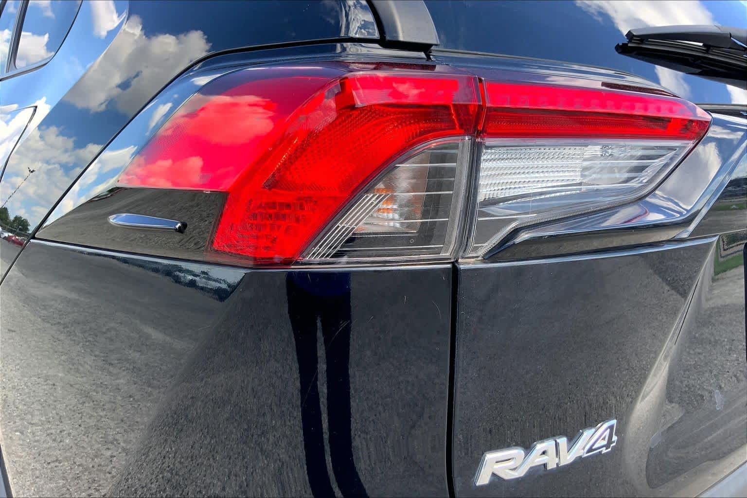 2021 Toyota RAV4 photo 28 of 36