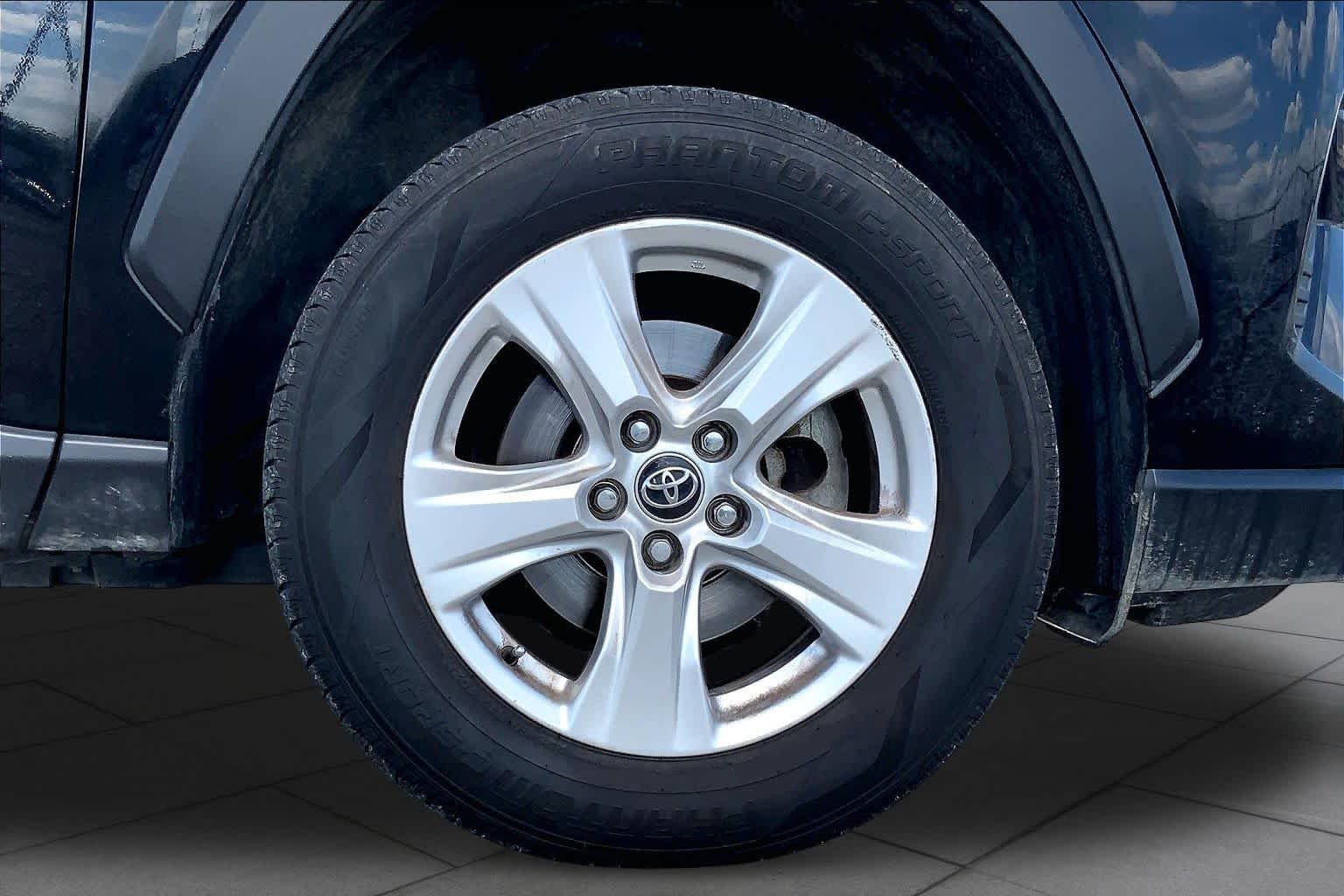 2021 Toyota RAV4 photo 11 of 36