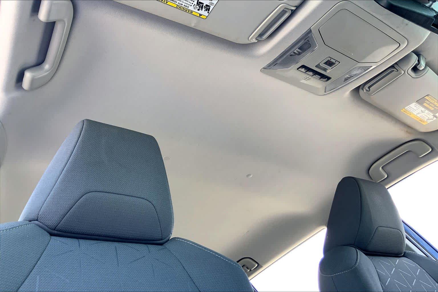 2021 Toyota RAV4 photo 14 of 36
