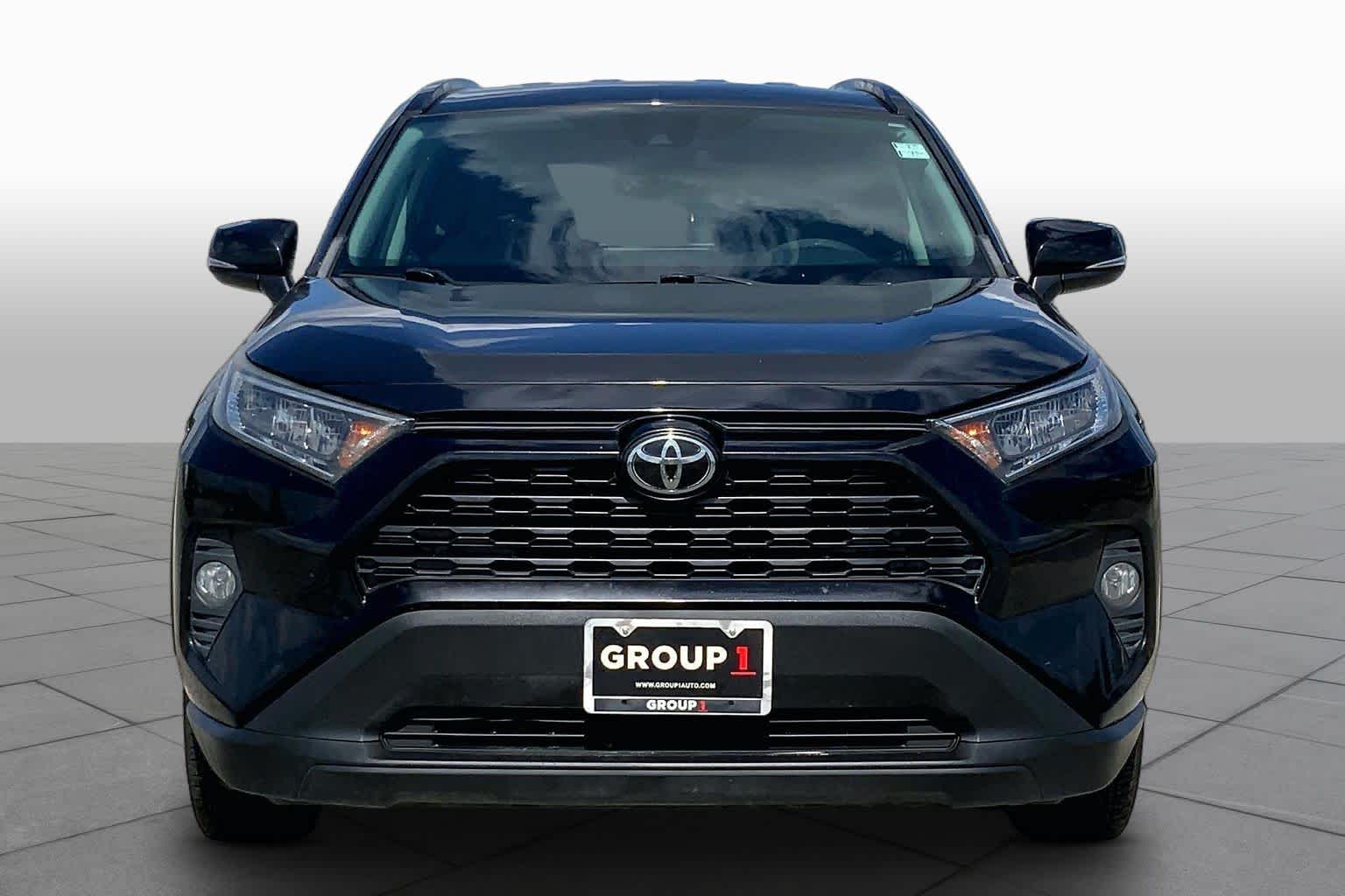 2021 Toyota RAV4 photo 4 of 36