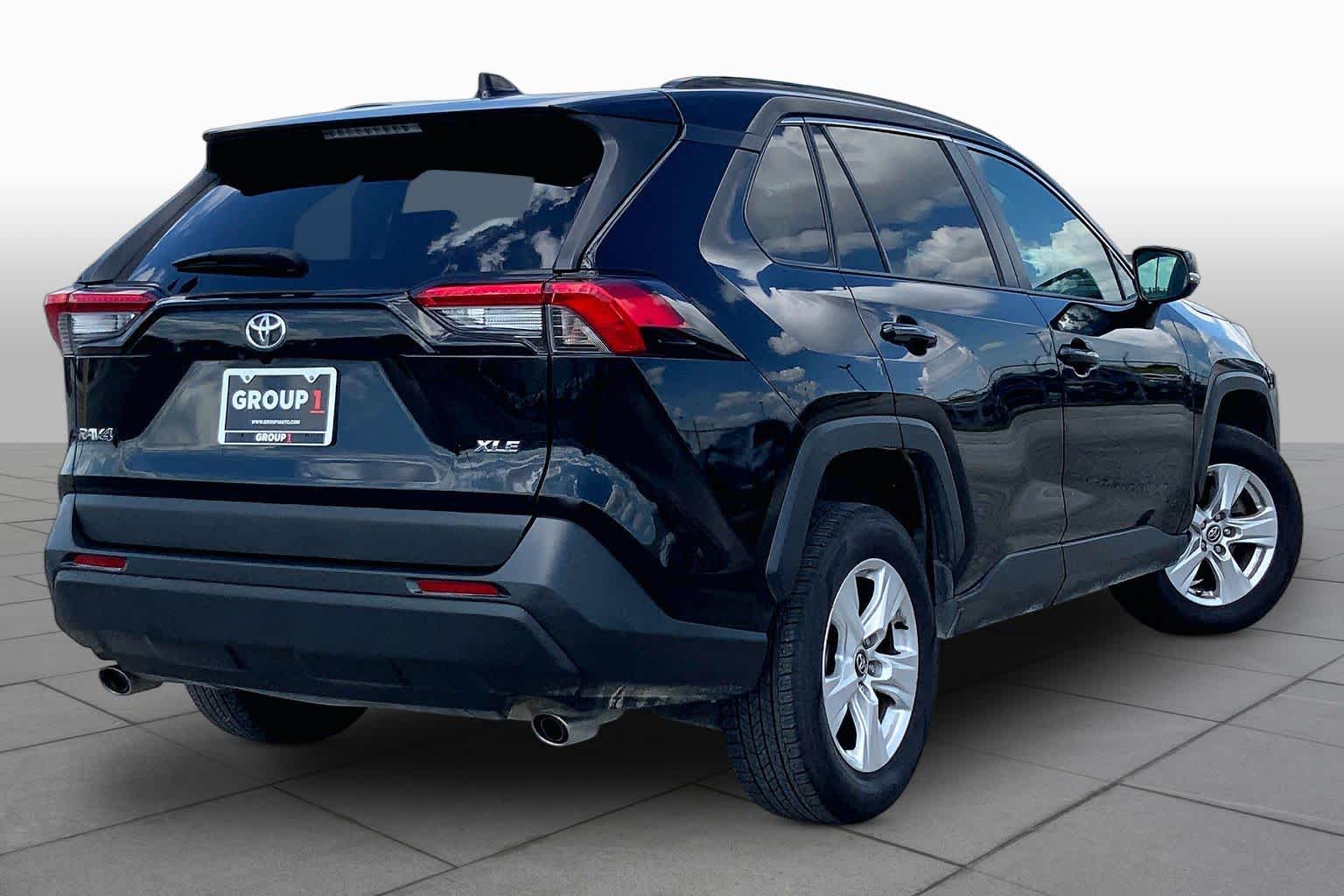 2021 Toyota RAV4 photo 13 of 36