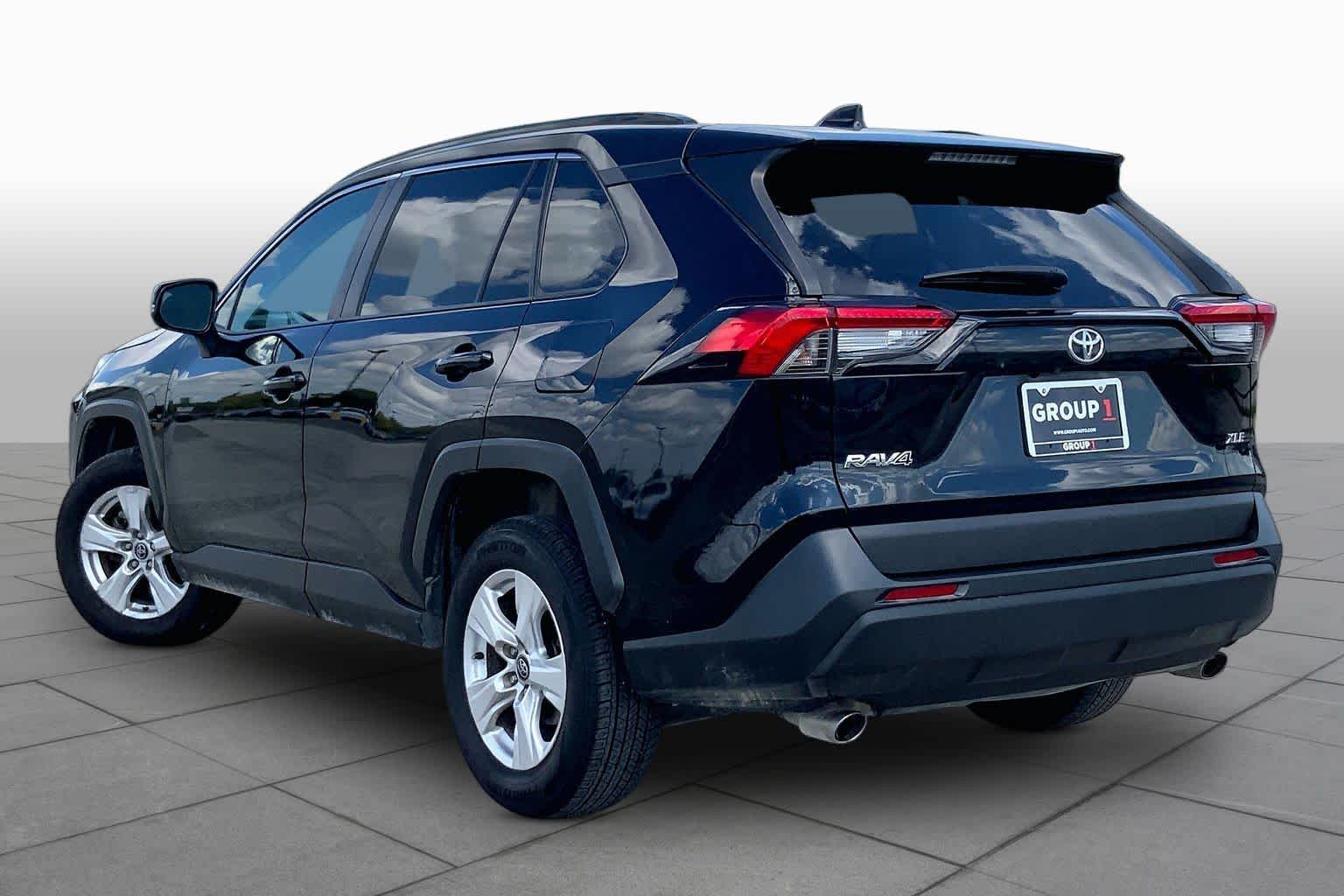 2021 Toyota RAV4 photo 12 of 36