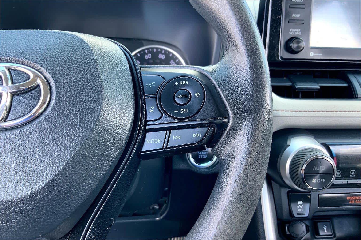 2021 Toyota RAV4 photo 24 of 36