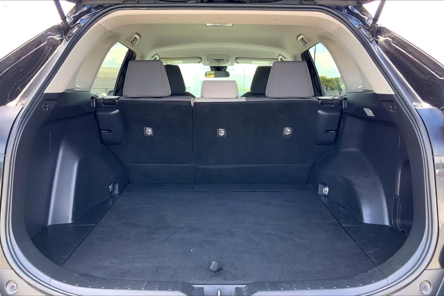 2021 Toyota RAV4 photo 34 of 36
