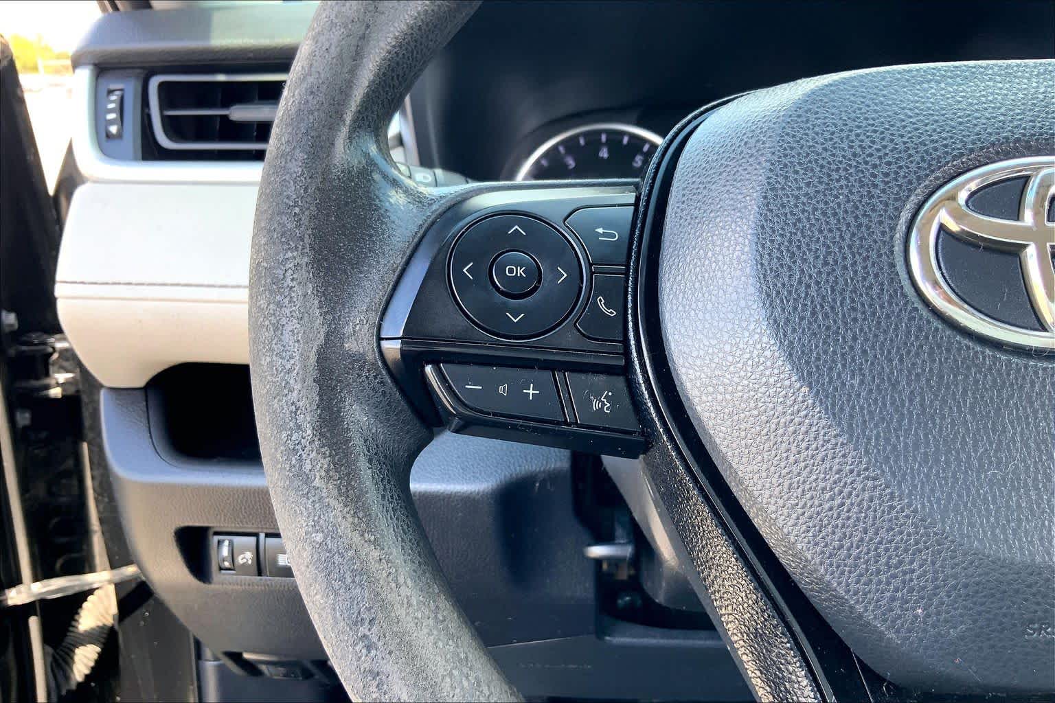 2021 Toyota RAV4 photo 23 of 36