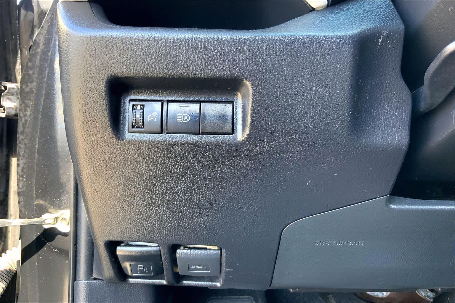 2021 Toyota RAV4 photo 33 of 36